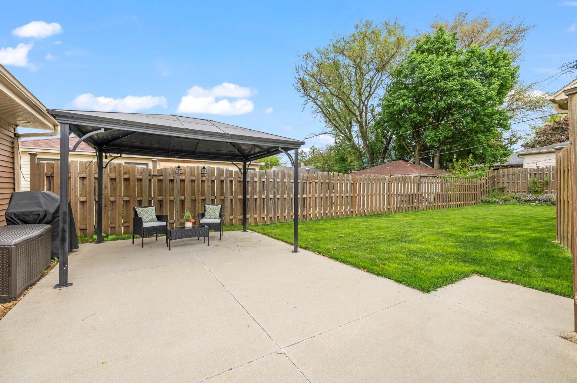 3160 67 Ct, Milwaukee WI 53220-4552 exterior