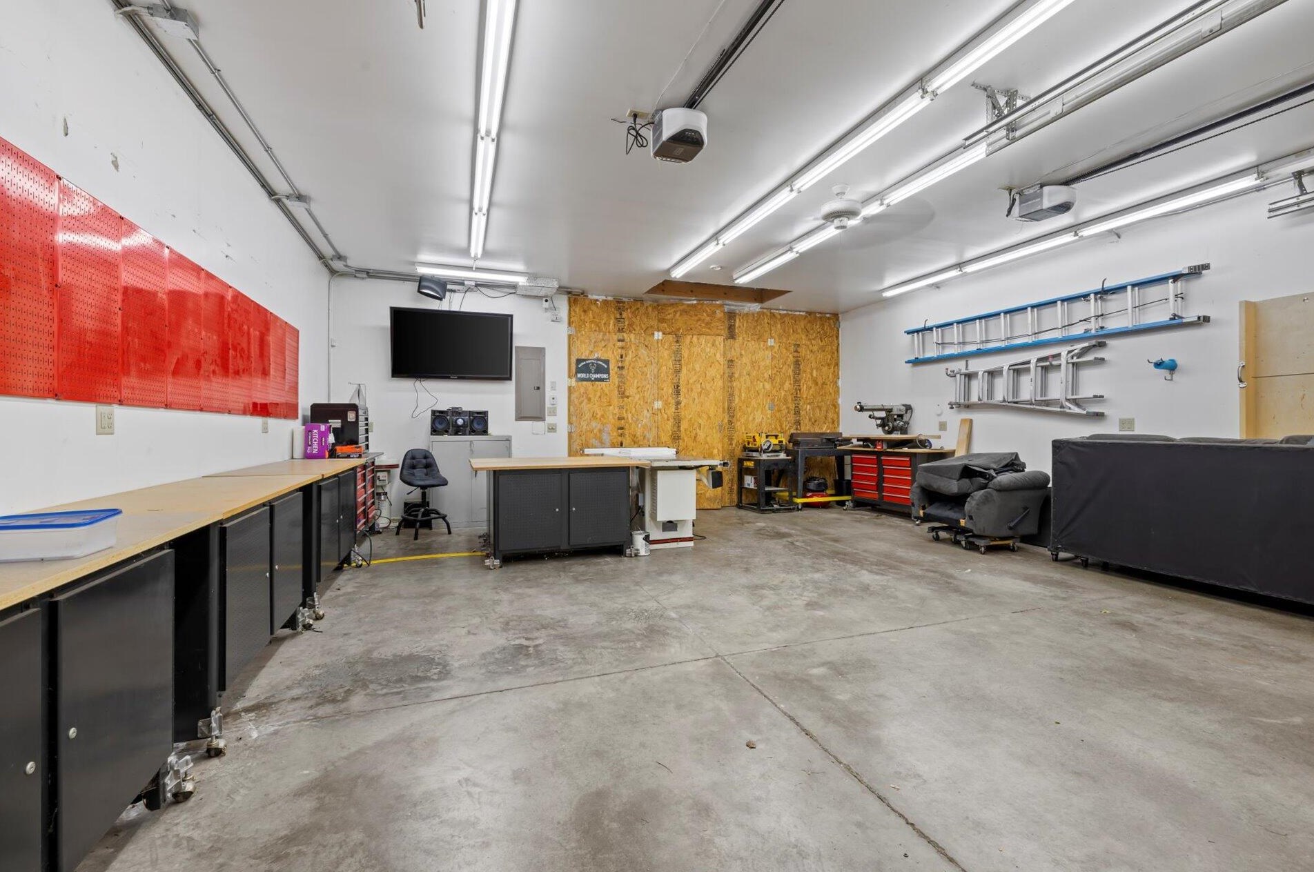 3160 67 Ct, Milwaukee WI 53220-4552 exterior