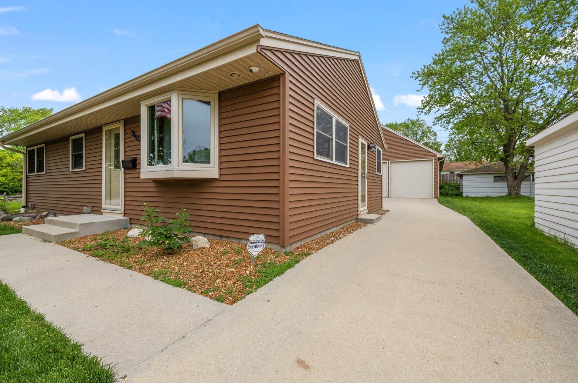 3160 67 Ct, Milwaukee WI 53220-4552 exterior