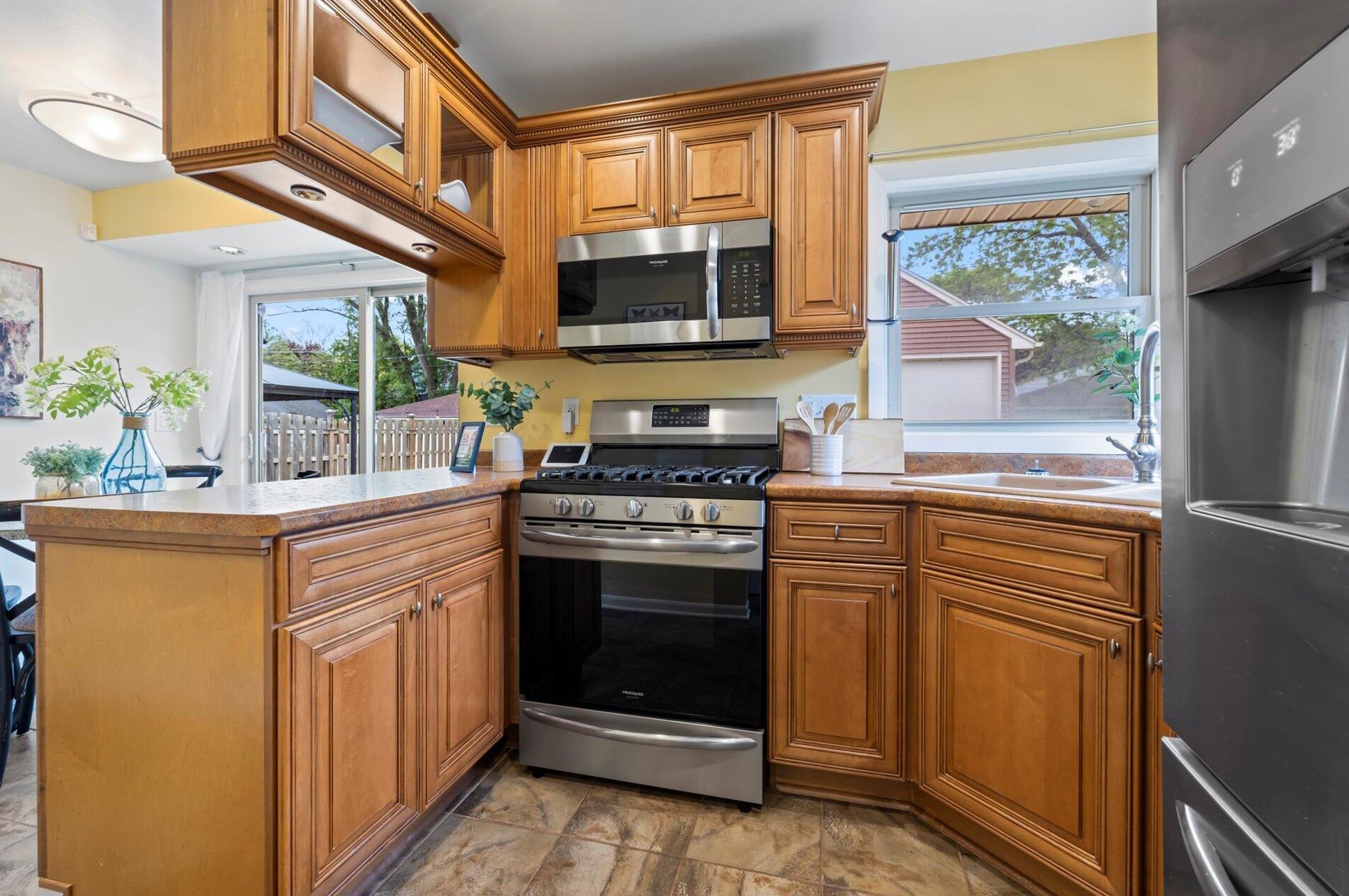 3160 67 Ct, Milwaukee WI 53220-4552 exterior