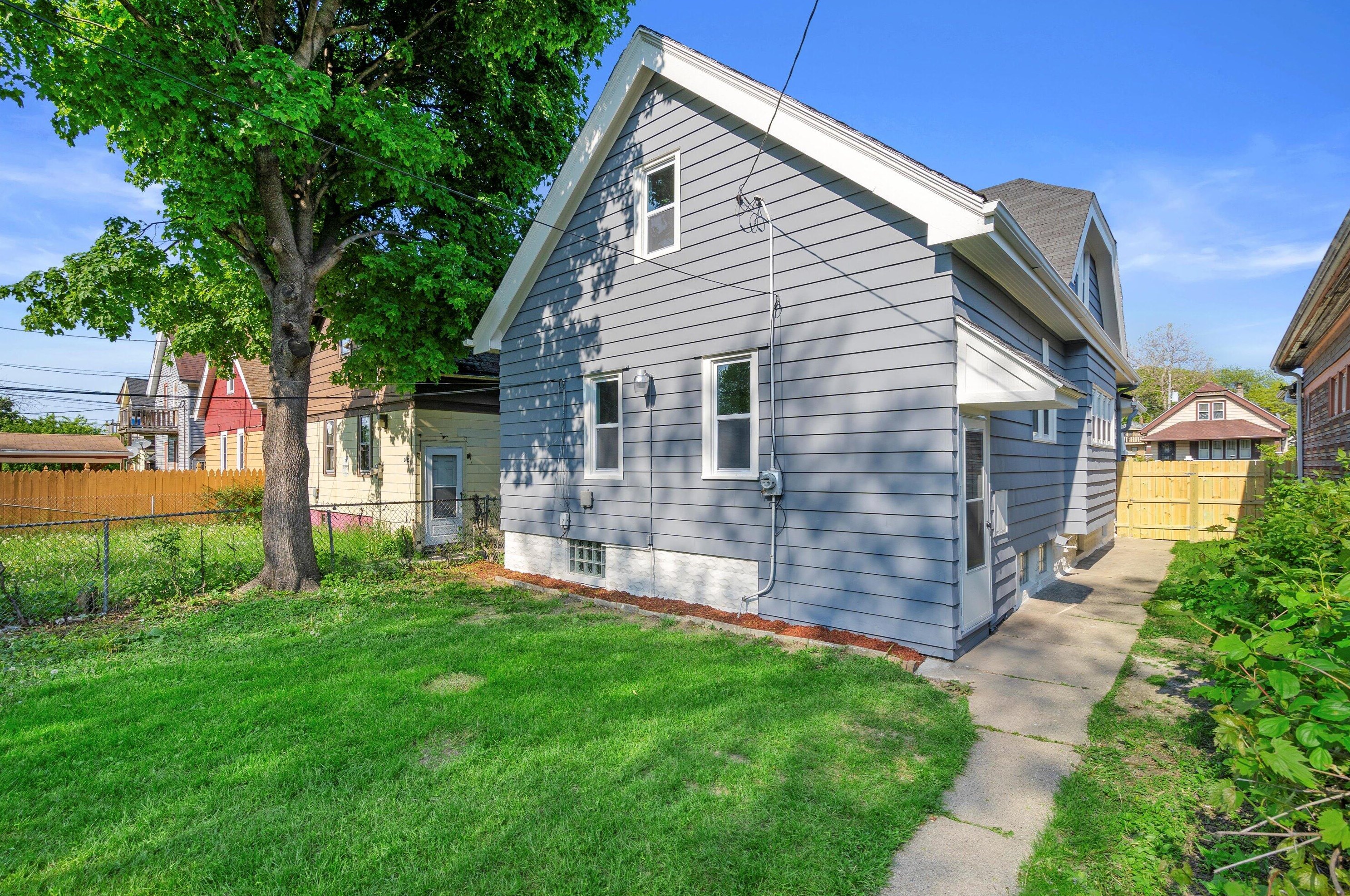 3961 27, Milwaukee WI 53208-1502 exterior