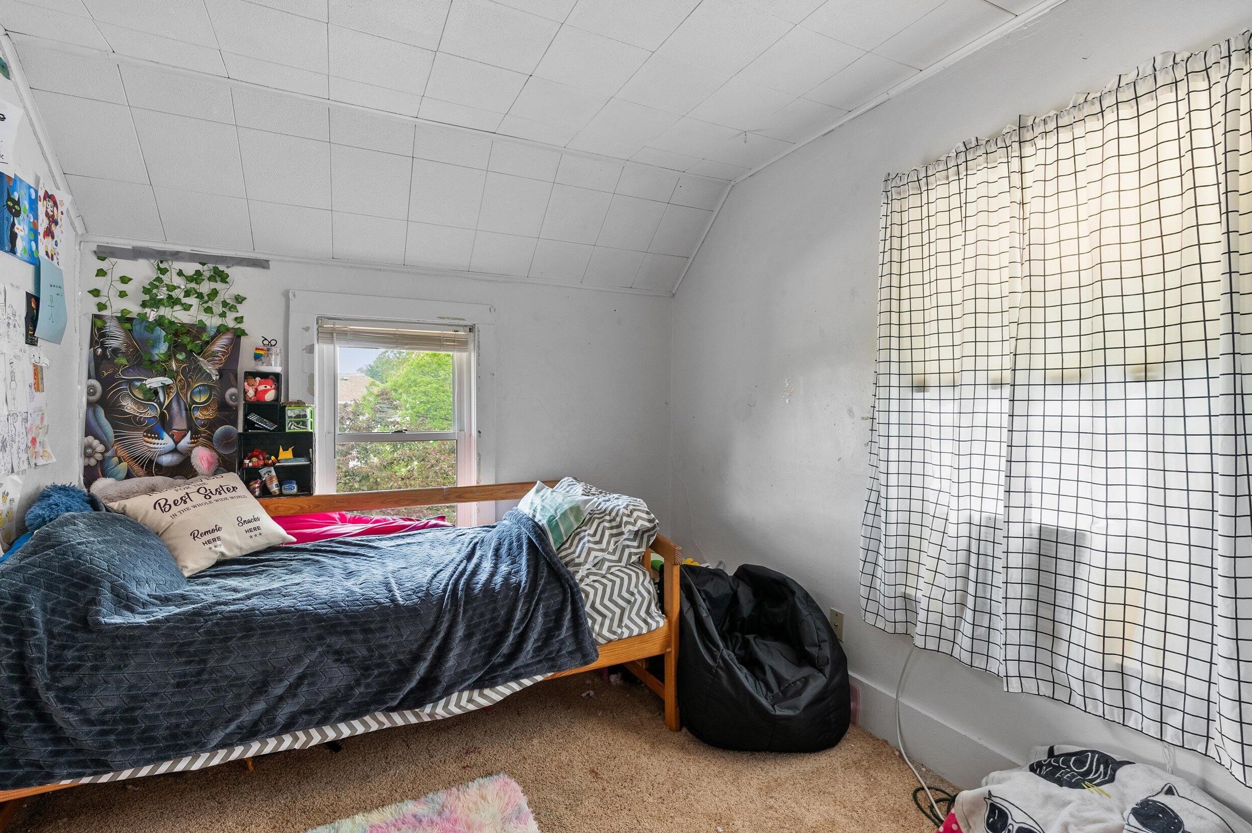 304 Frst Ave, Plymouth WI 53073-1216 exterior