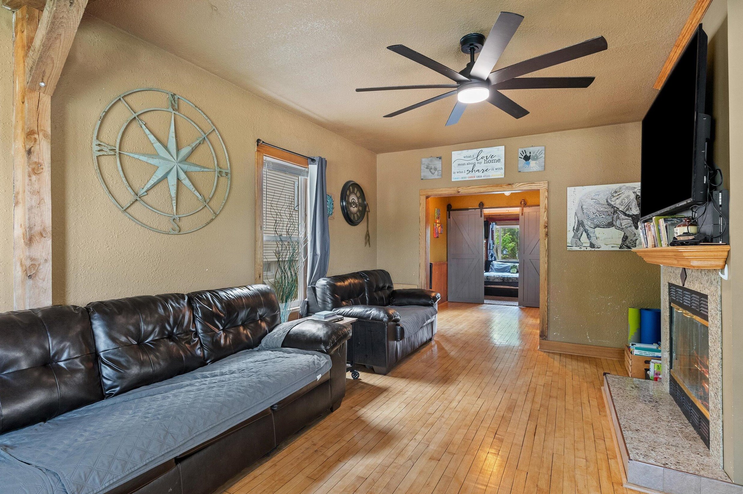 304 Frst Ave, Plymouth WI 53073-1216 exterior