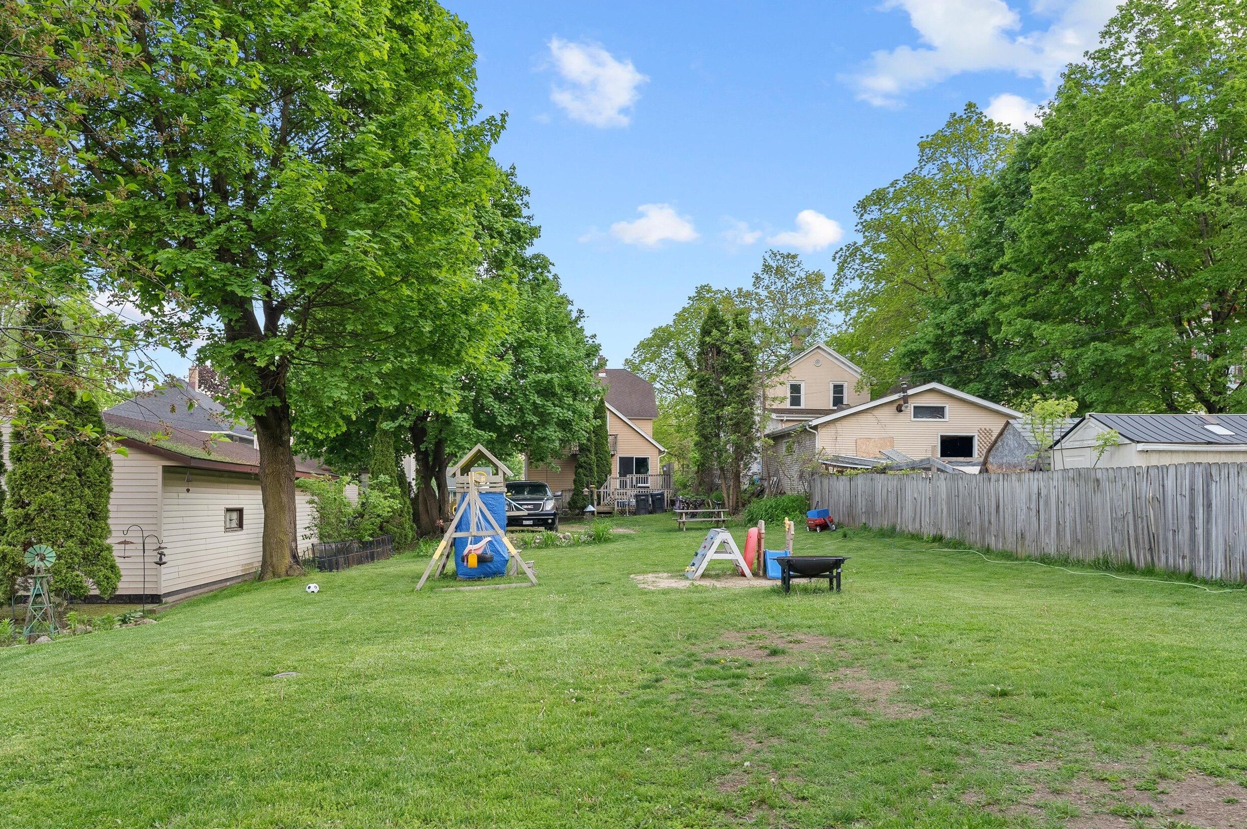 304 Frst Ave, Plymouth WI 53073-1216 exterior