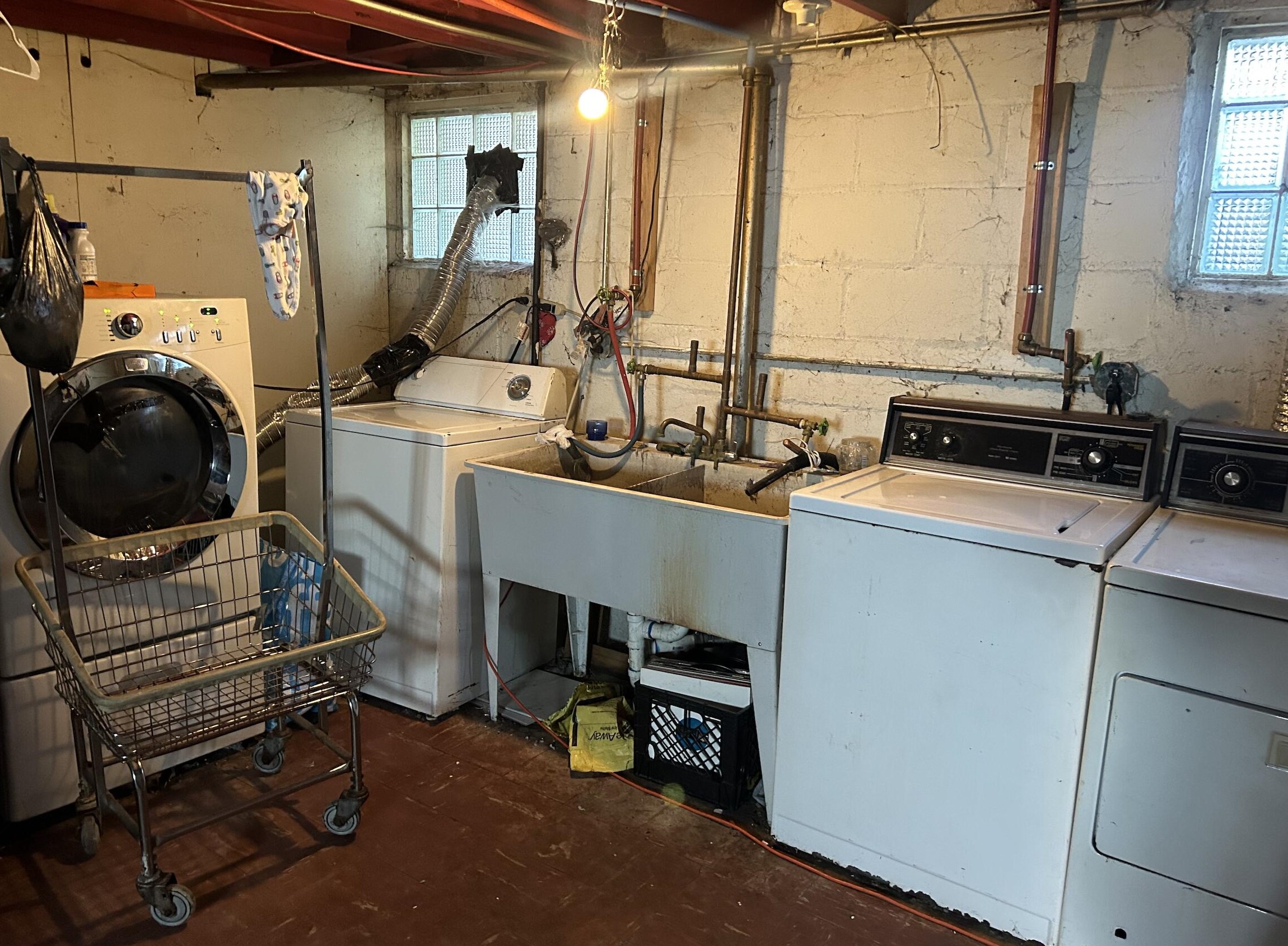 3202 Fairmount Ave, Milwaukee WI  53209-5446 exterior