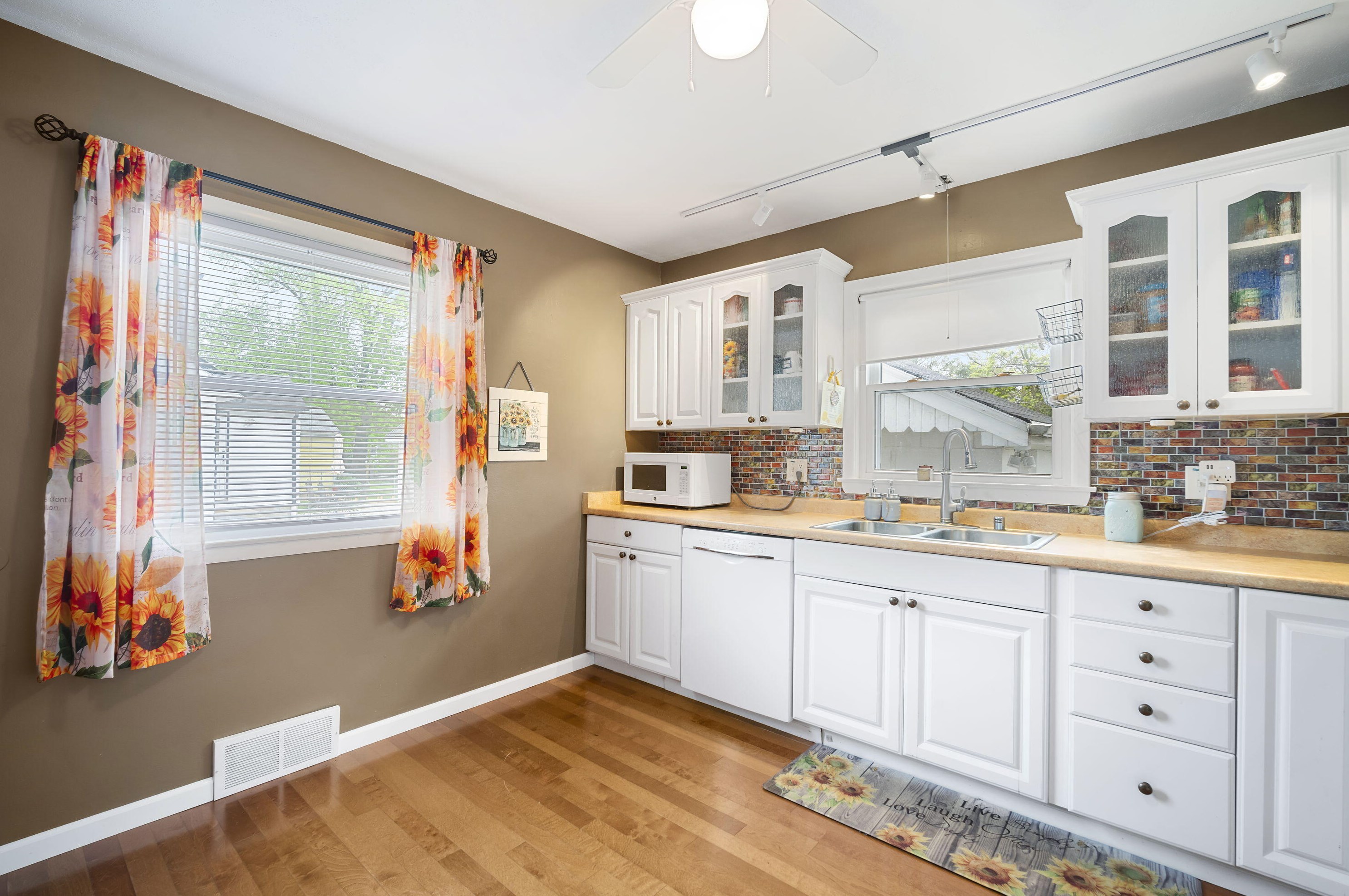 1134 5th Ave, Grafton WI  53024-1804 exterior