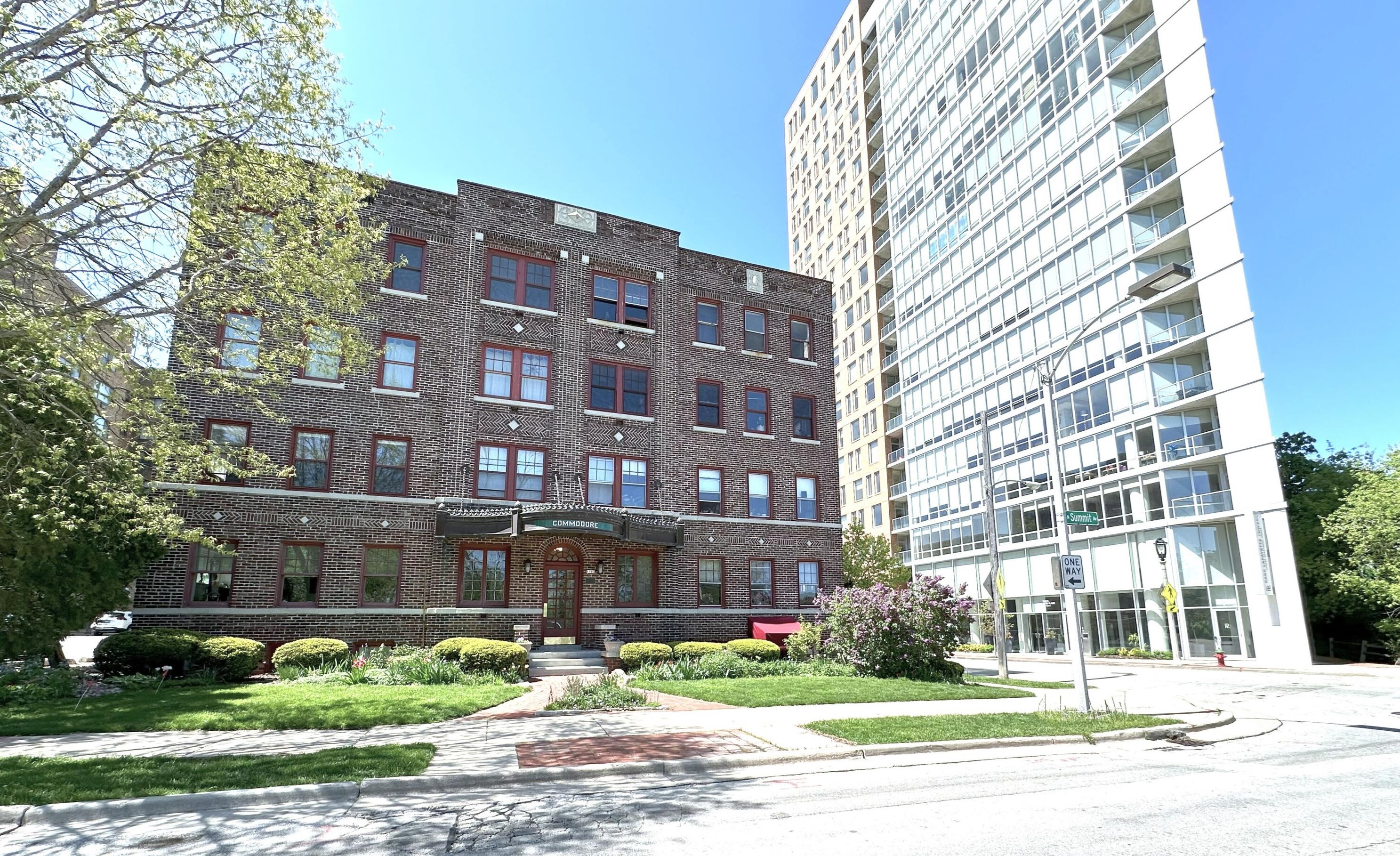 1983 Summit Ave, Milwaukee WI  53202-1390 exterior