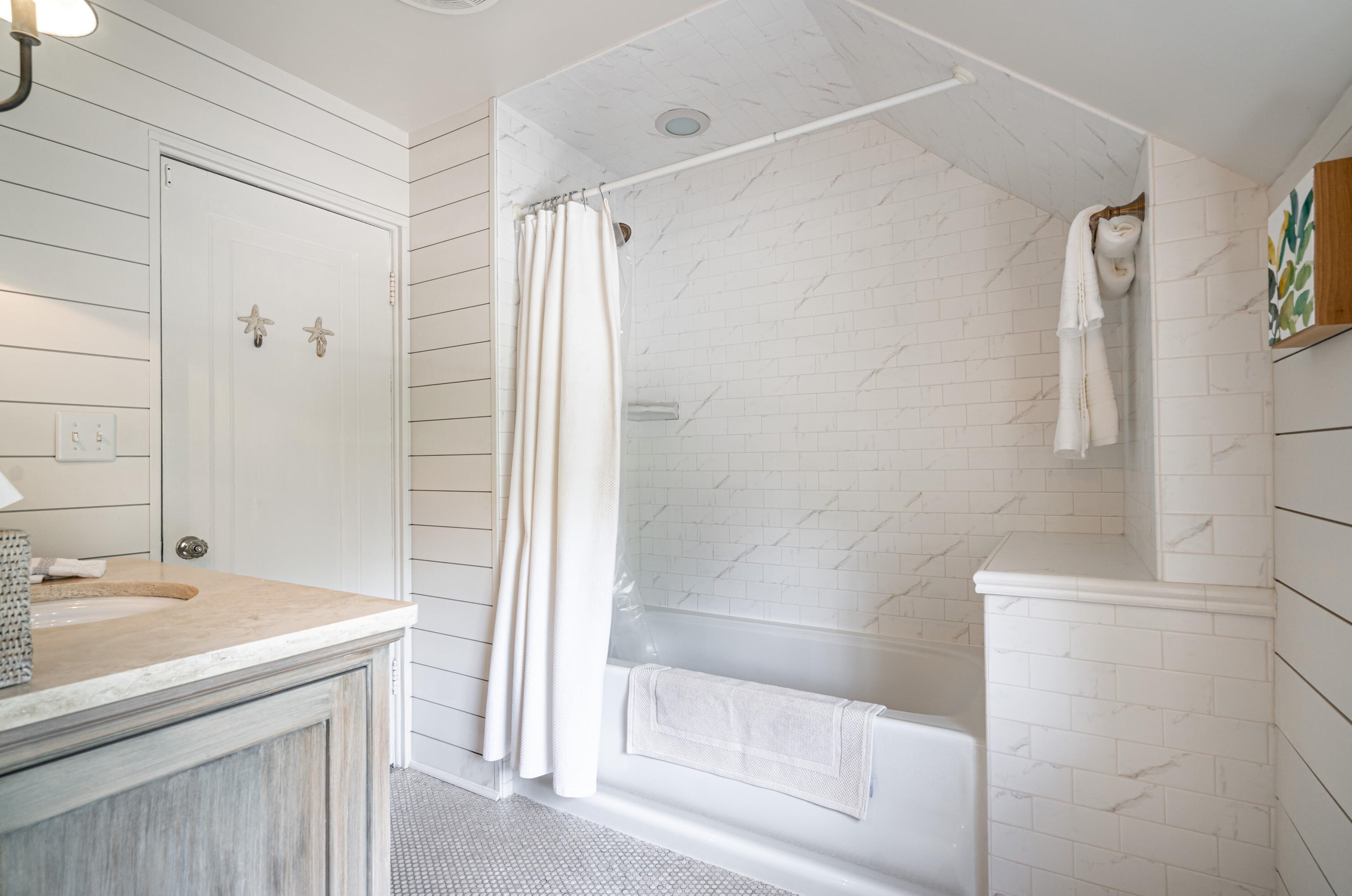 5968 Shoreland Ave, Milwaukee WI 53217-4661 exterior