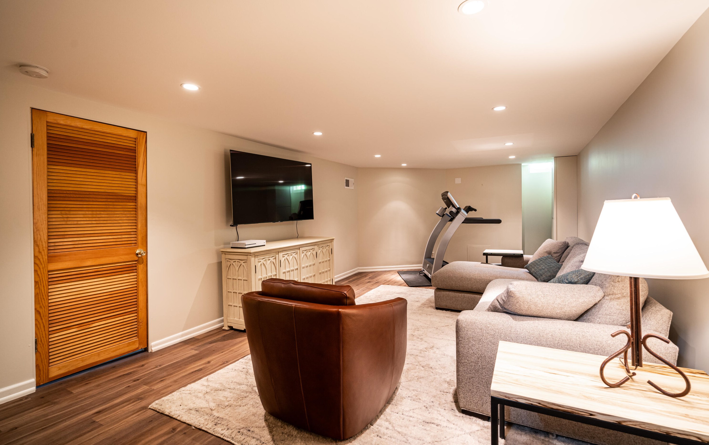 5968 Shoreland Ave, Milwaukee WI 53217-4661 exterior