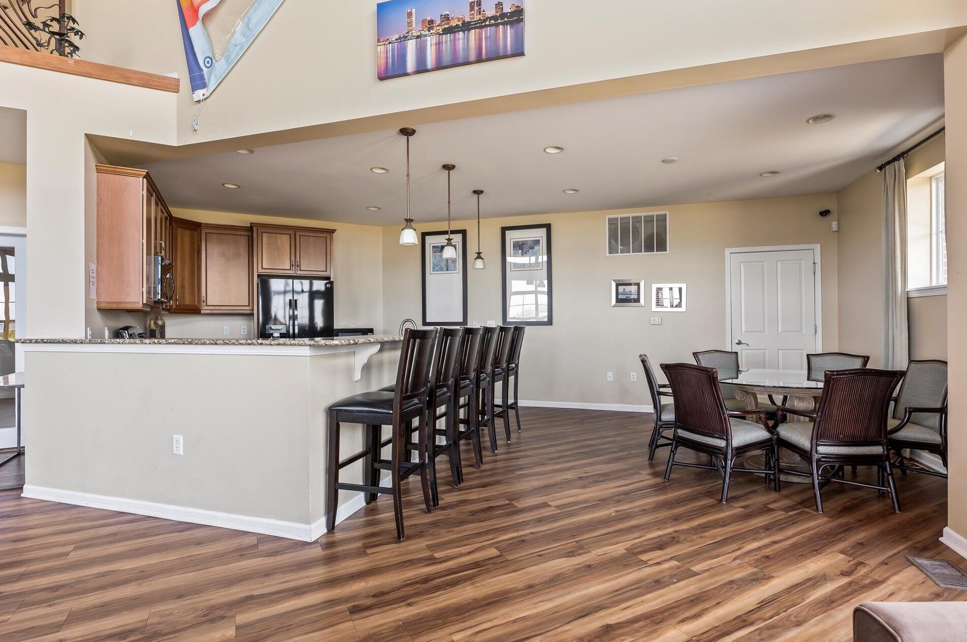 3872 Lake Dr, Milwaukee WI  53211-2446 exterior