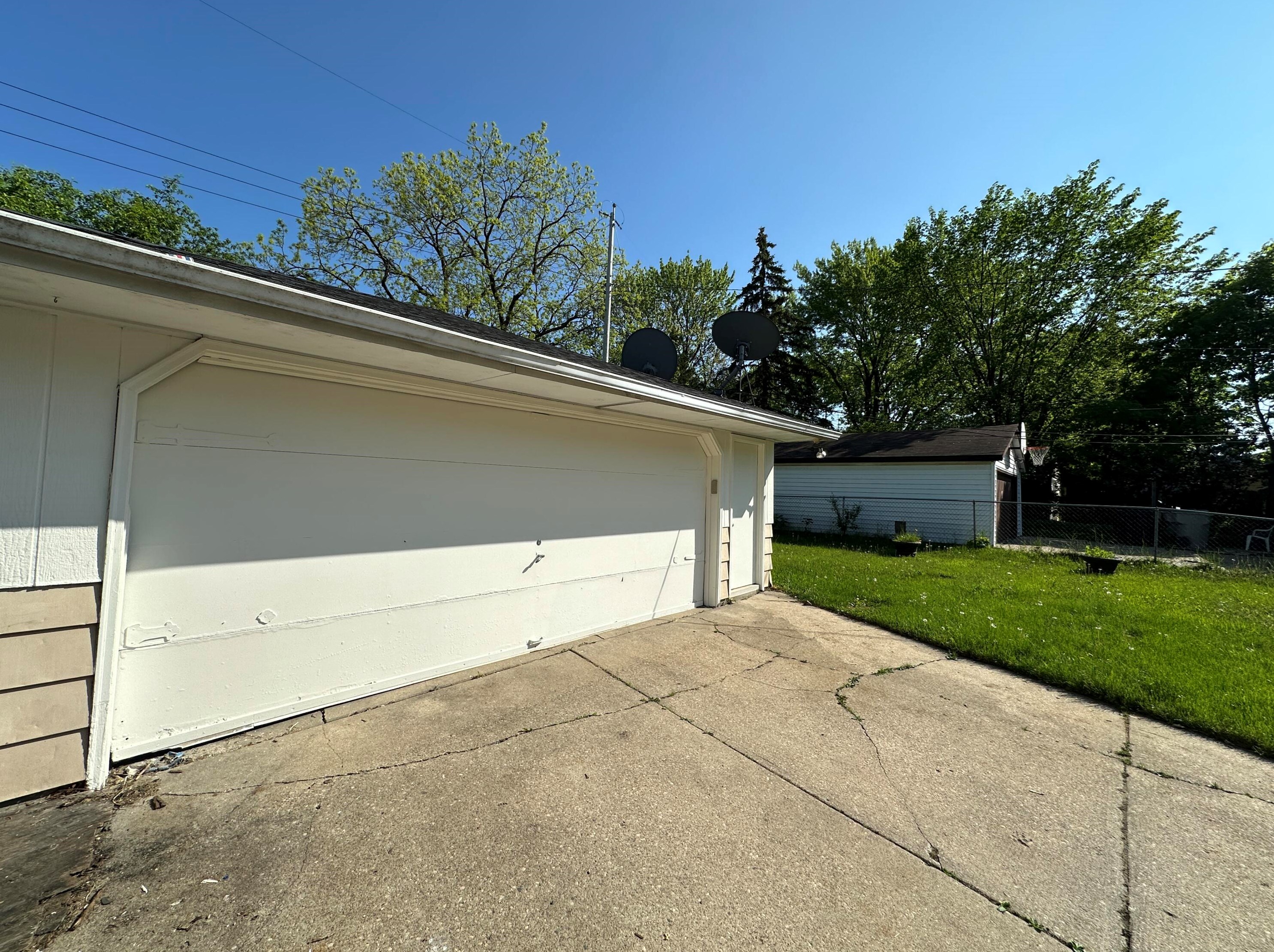 7861 Palmetto Ave, Milwaukee WI 53218-3748 exterior