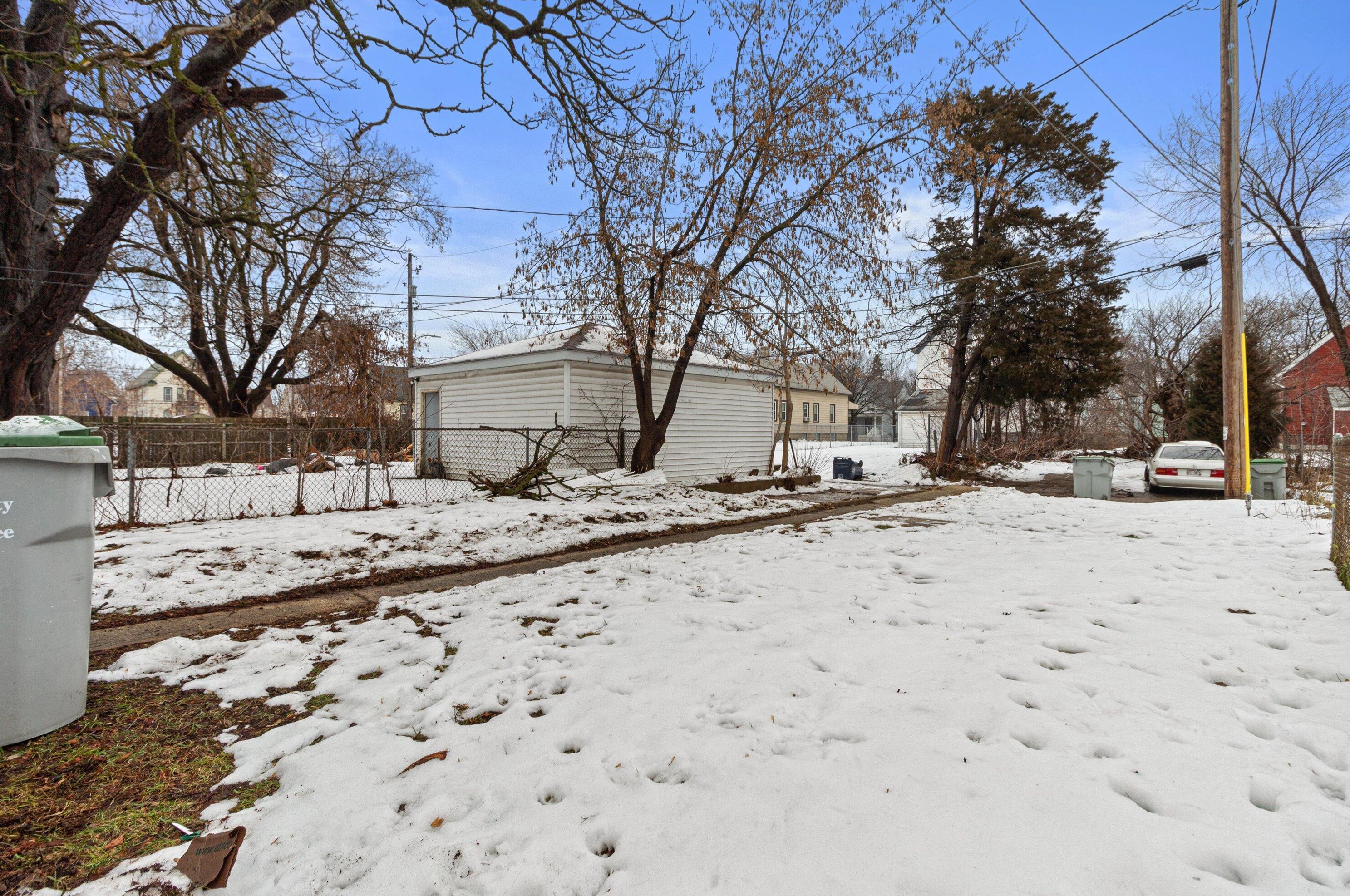 2622 20th St, Milwaukee WI 53215-3015 exterior