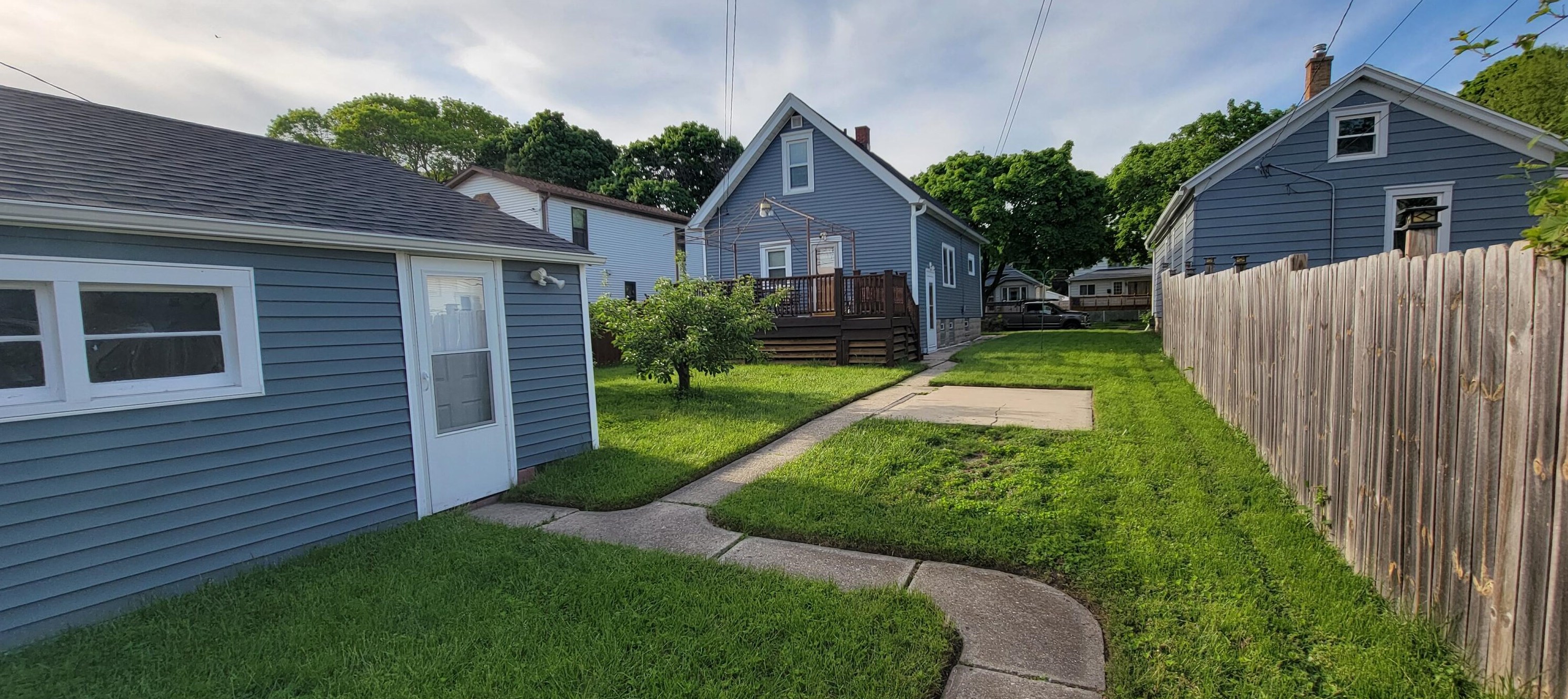 2209 Vollmer Ave, Milwaukee WI 53207-3148 exterior