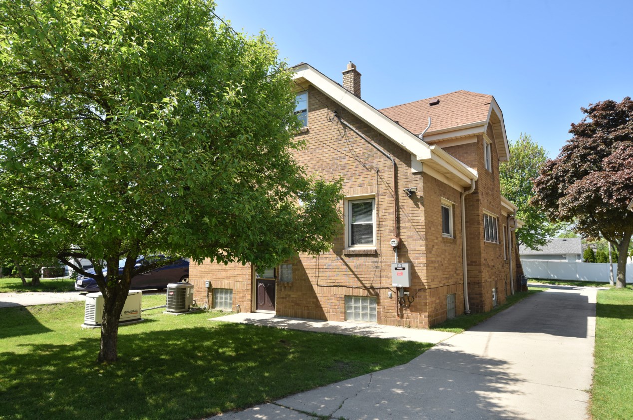 119 Ohio Ave, Milwaukee WI 53207-2759 exterior