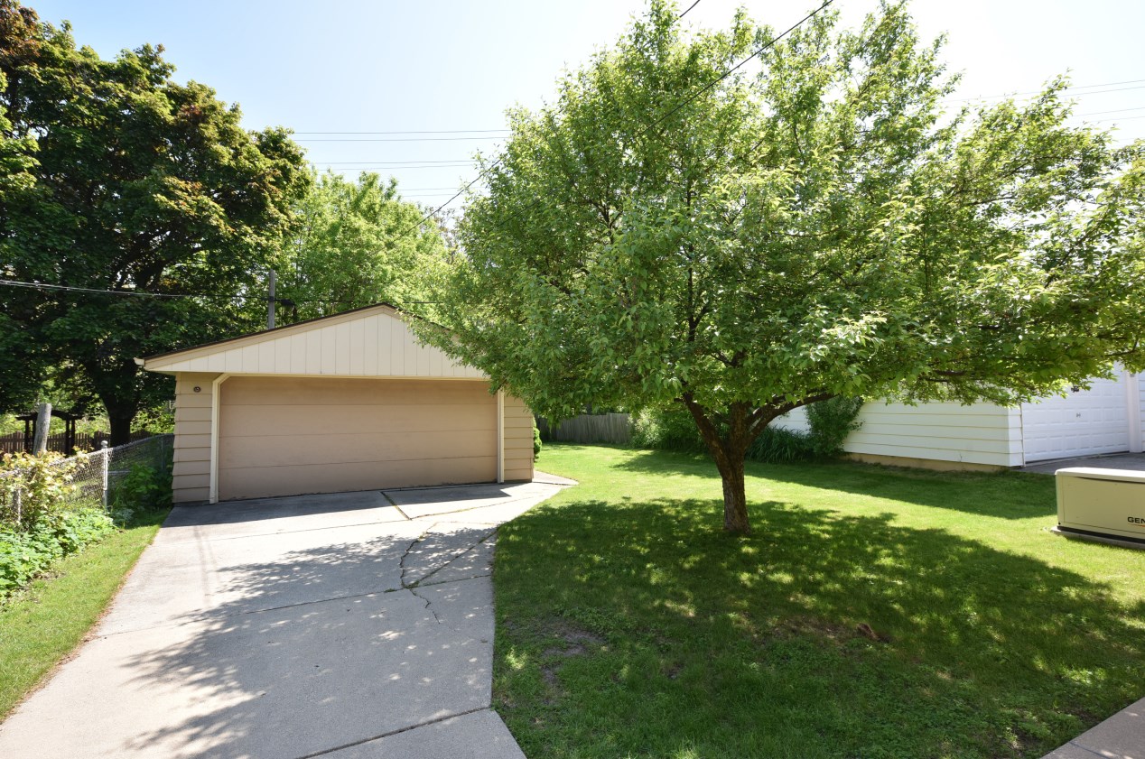 119 Ohio Ave, Milwaukee WI 53207-2759 exterior