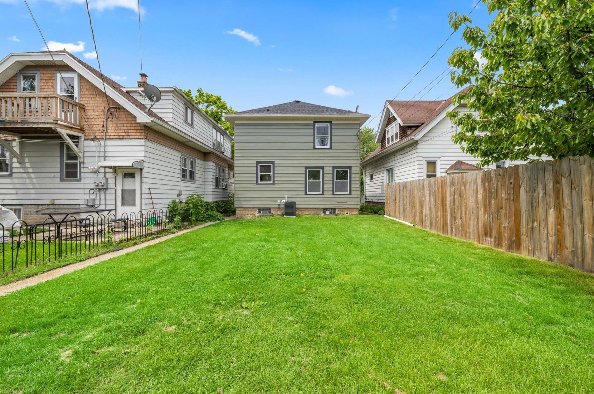 2132 71, Milwaukee WI 53214-1654 exterior