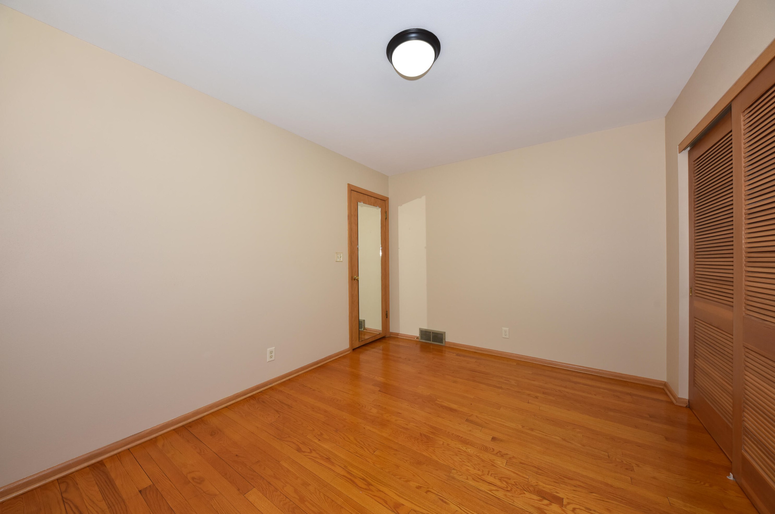 3805 Marcy St, Milwaukee WI 53220-1836 exterior