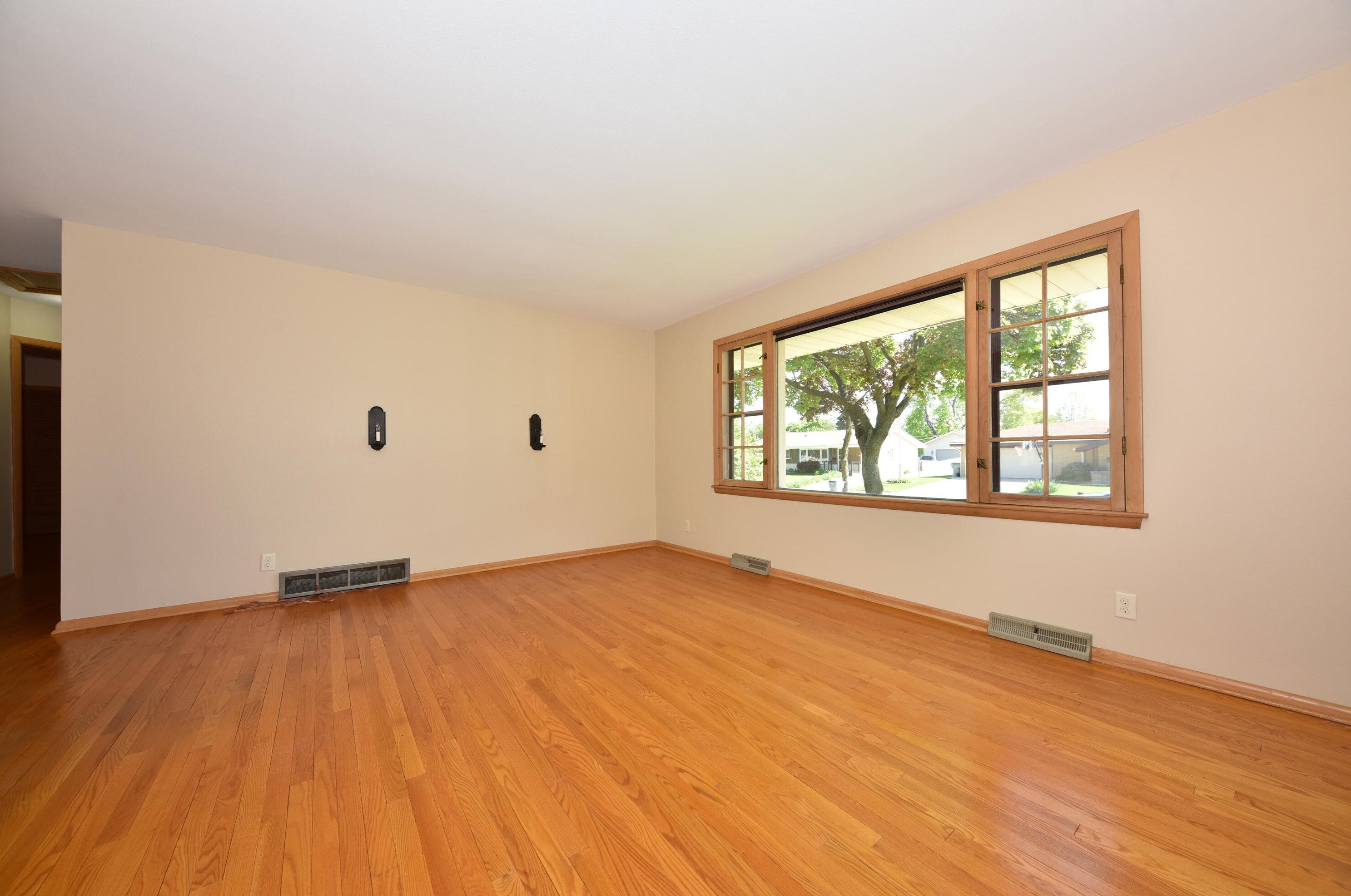 3805 Marcy St, Milwaukee WI 53220-1836 exterior