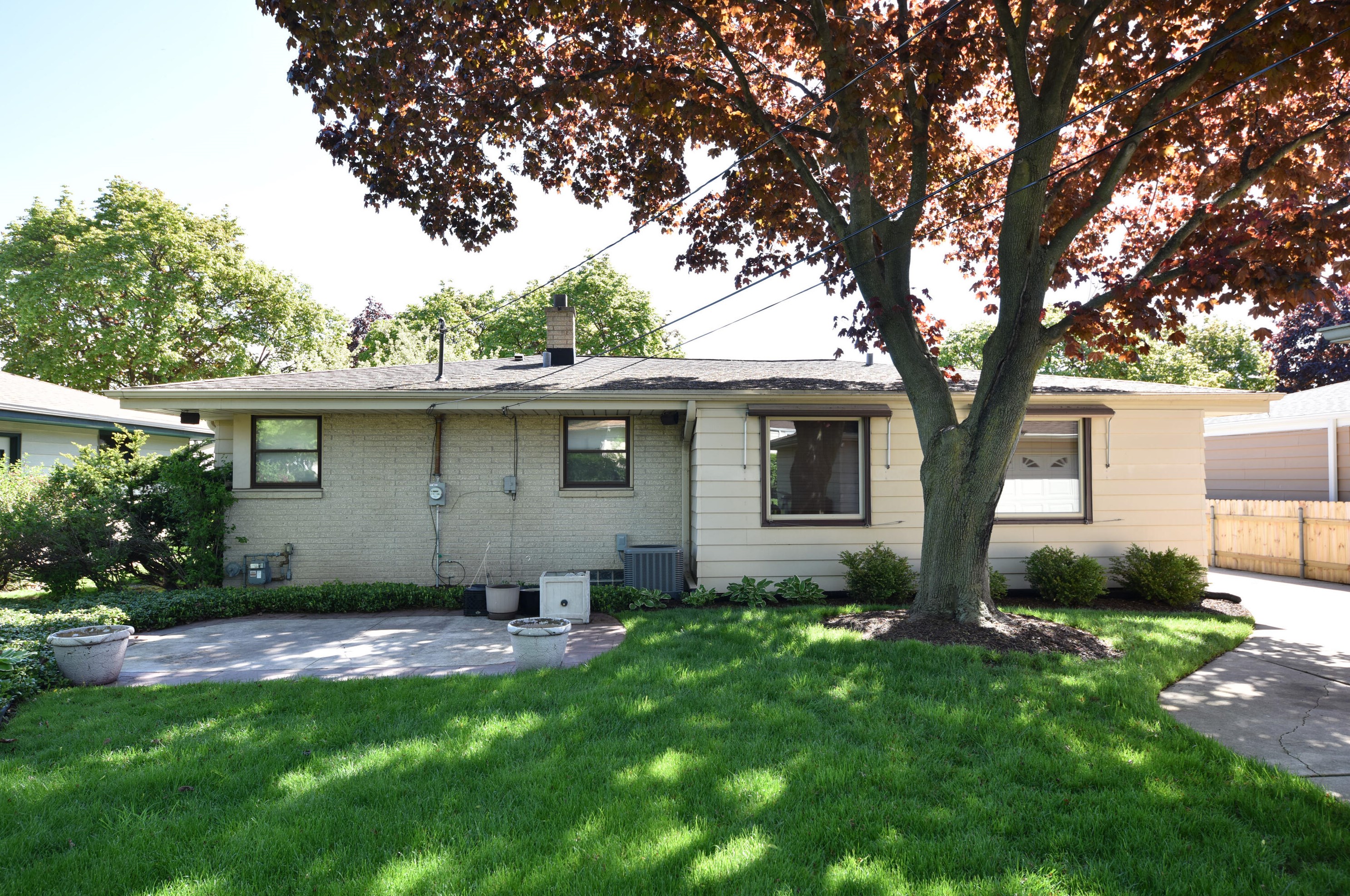 3805 Marcy St, Milwaukee WI 53220-1836 exterior