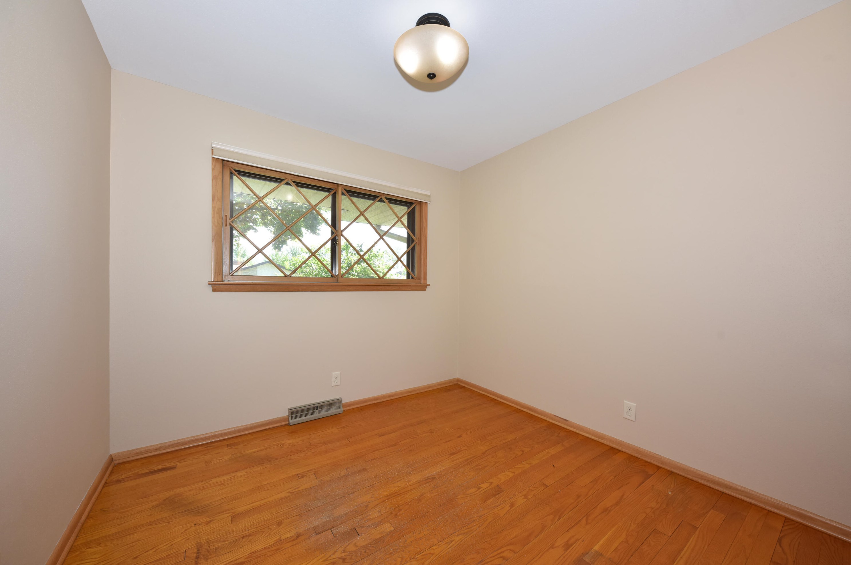 3805 Marcy St, Milwaukee WI 53220-1836 exterior