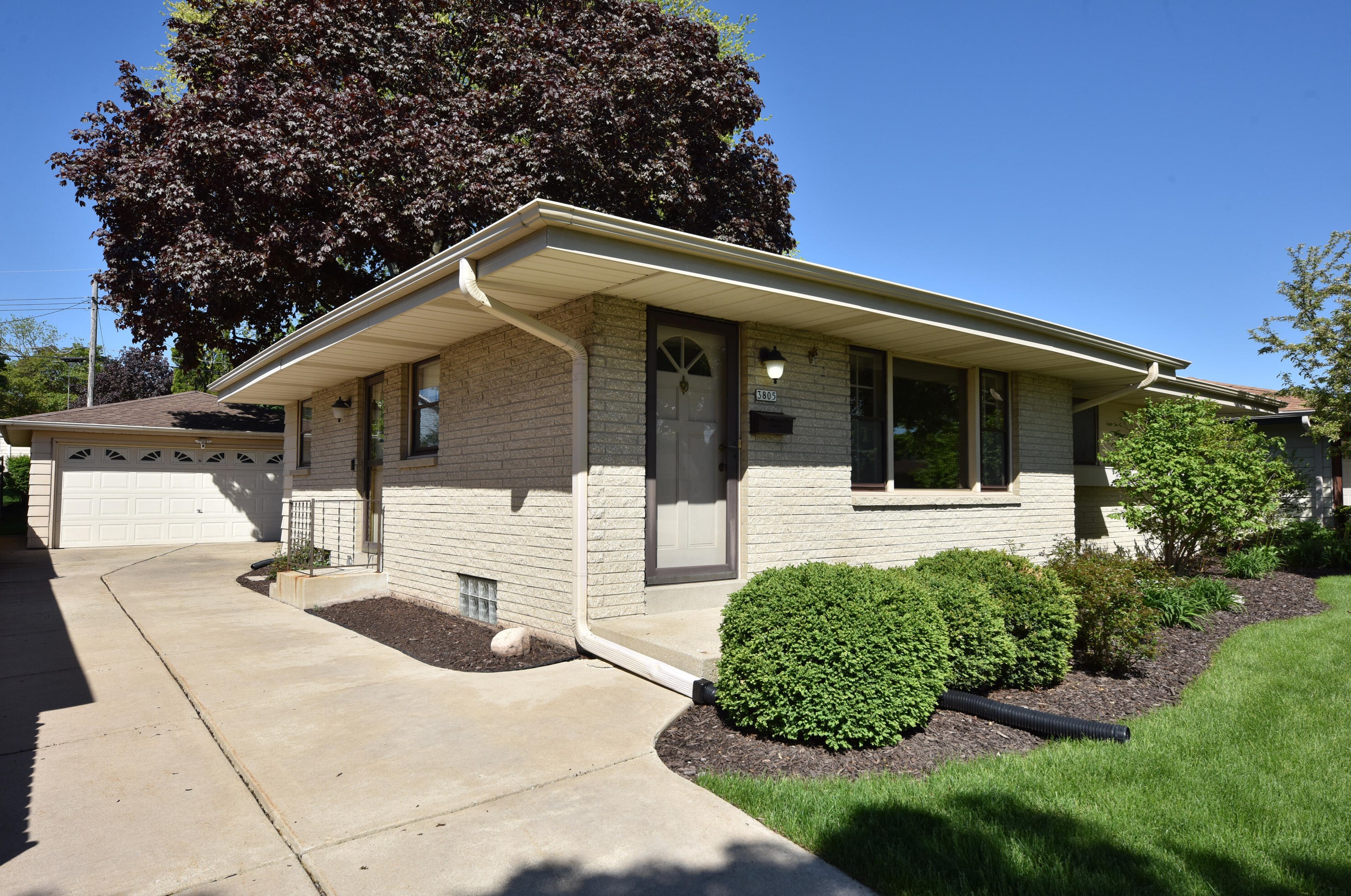 3805 Marcy St, Milwaukee WI 53220-1836 exterior