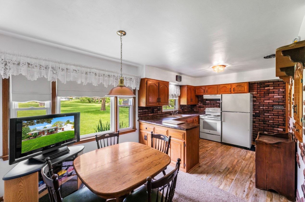 4745 159th St, Brookfield WI  53005-1007 exterior