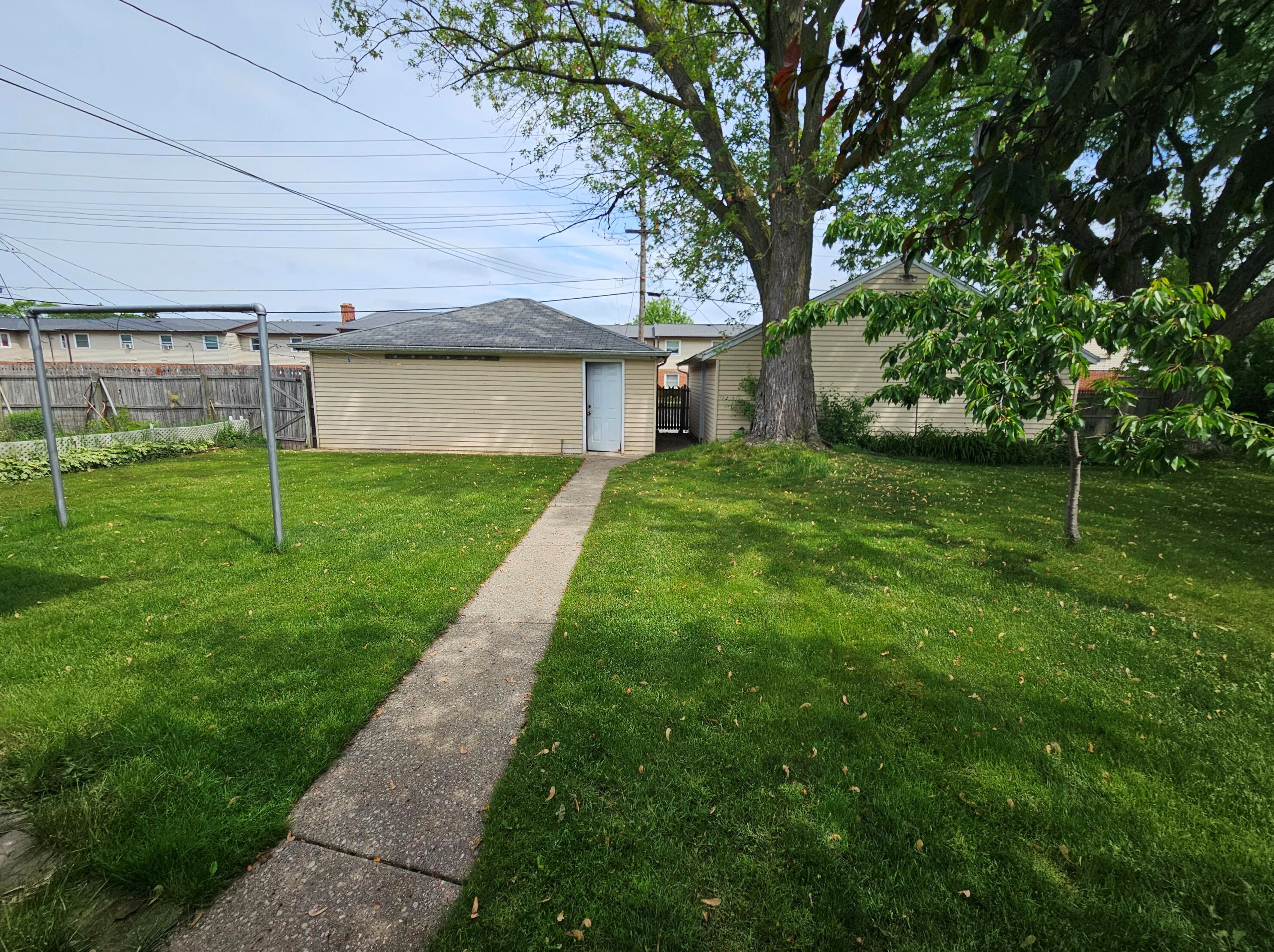 4724 88th Ct, Milwaukee WI  53225-4932 exterior