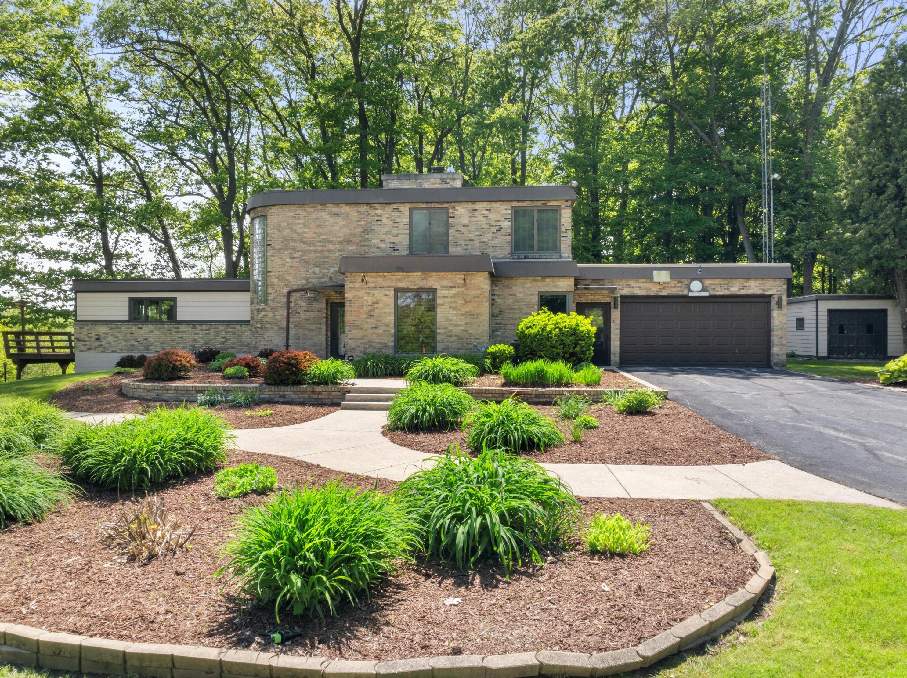 1608 Rpd Rd, Manitowoc WI 54220-1012 exterior