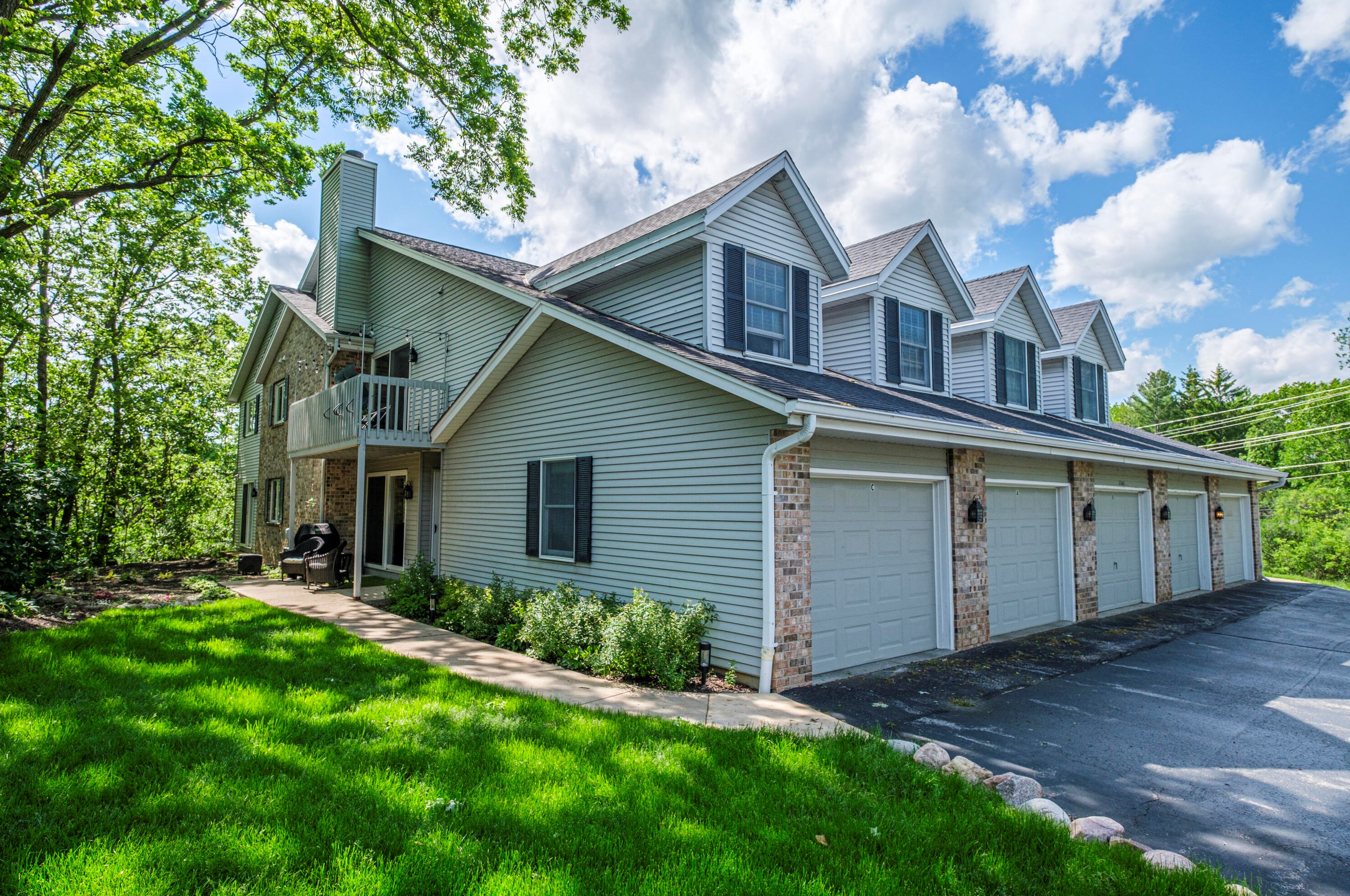 2342 Quail Hollow Ct, Delafield WI  53018-2054 exterior
