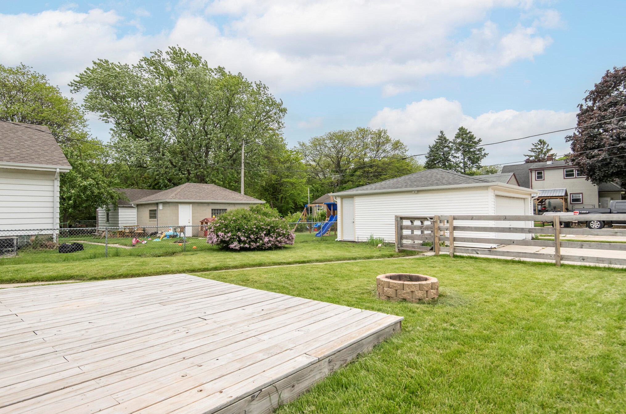 1637 Chestnut St, South Milwaukee WI  53172-1536 exterior