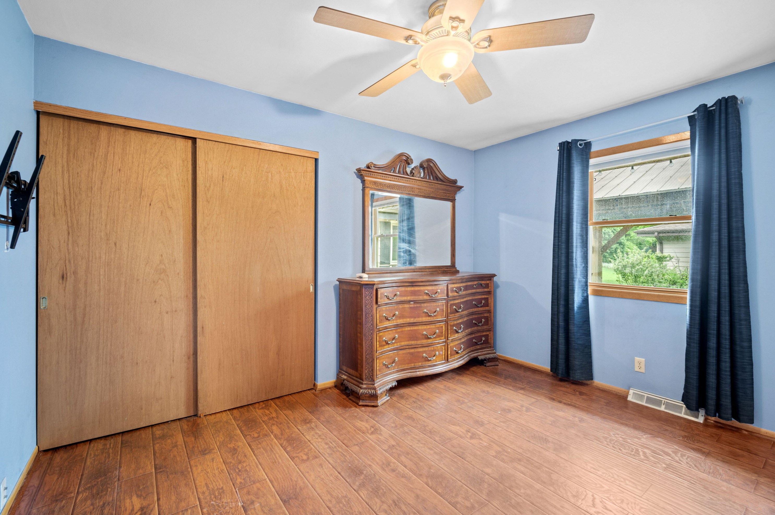 3748 102, Milwaukee WI 53214-3904 exterior