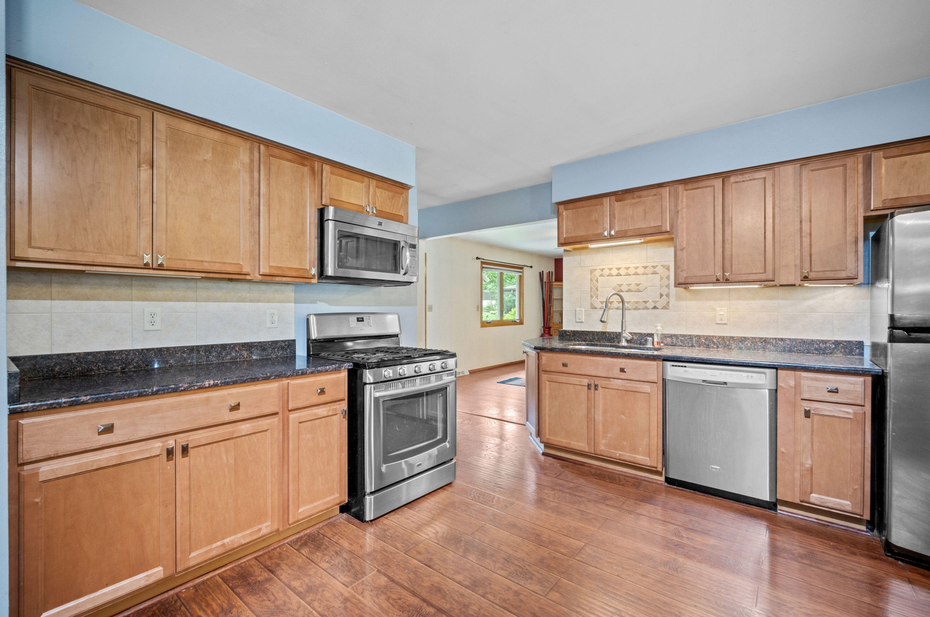 3748 102, Milwaukee WI 53214-3904 exterior