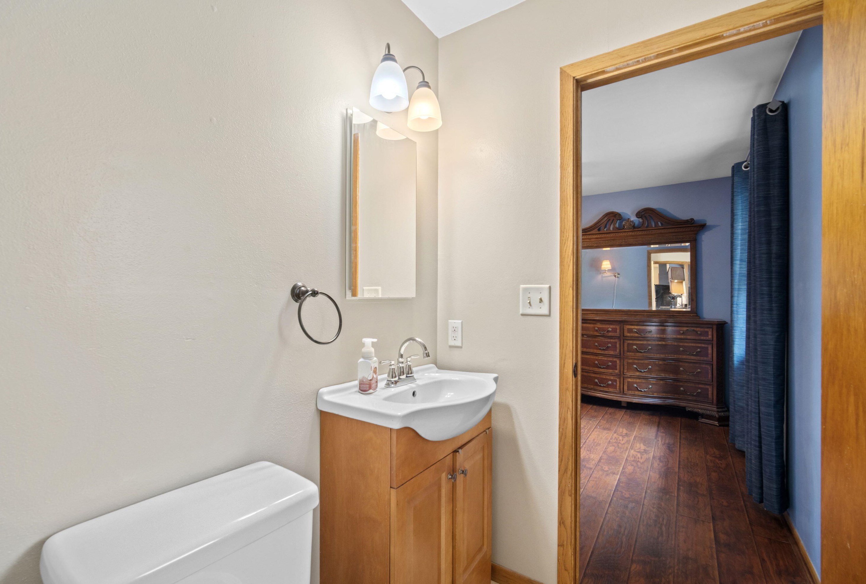 3748 102, Milwaukee WI 53214-3904 exterior