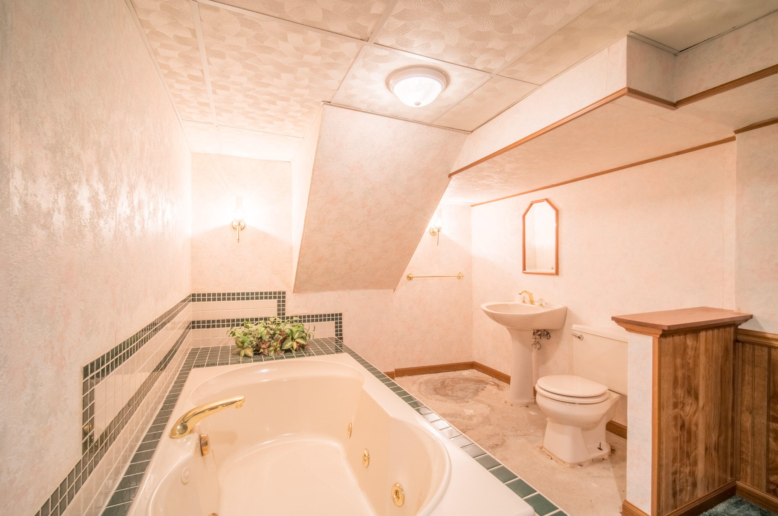 3748 102, Milwaukee WI 53214-3904 exterior