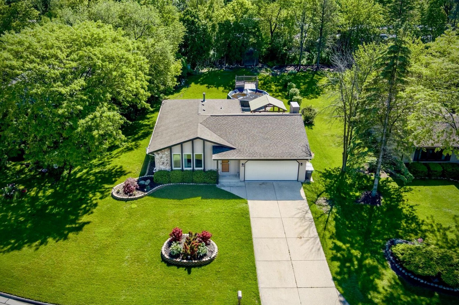 3748 102, Milwaukee WI 53214-3904 exterior