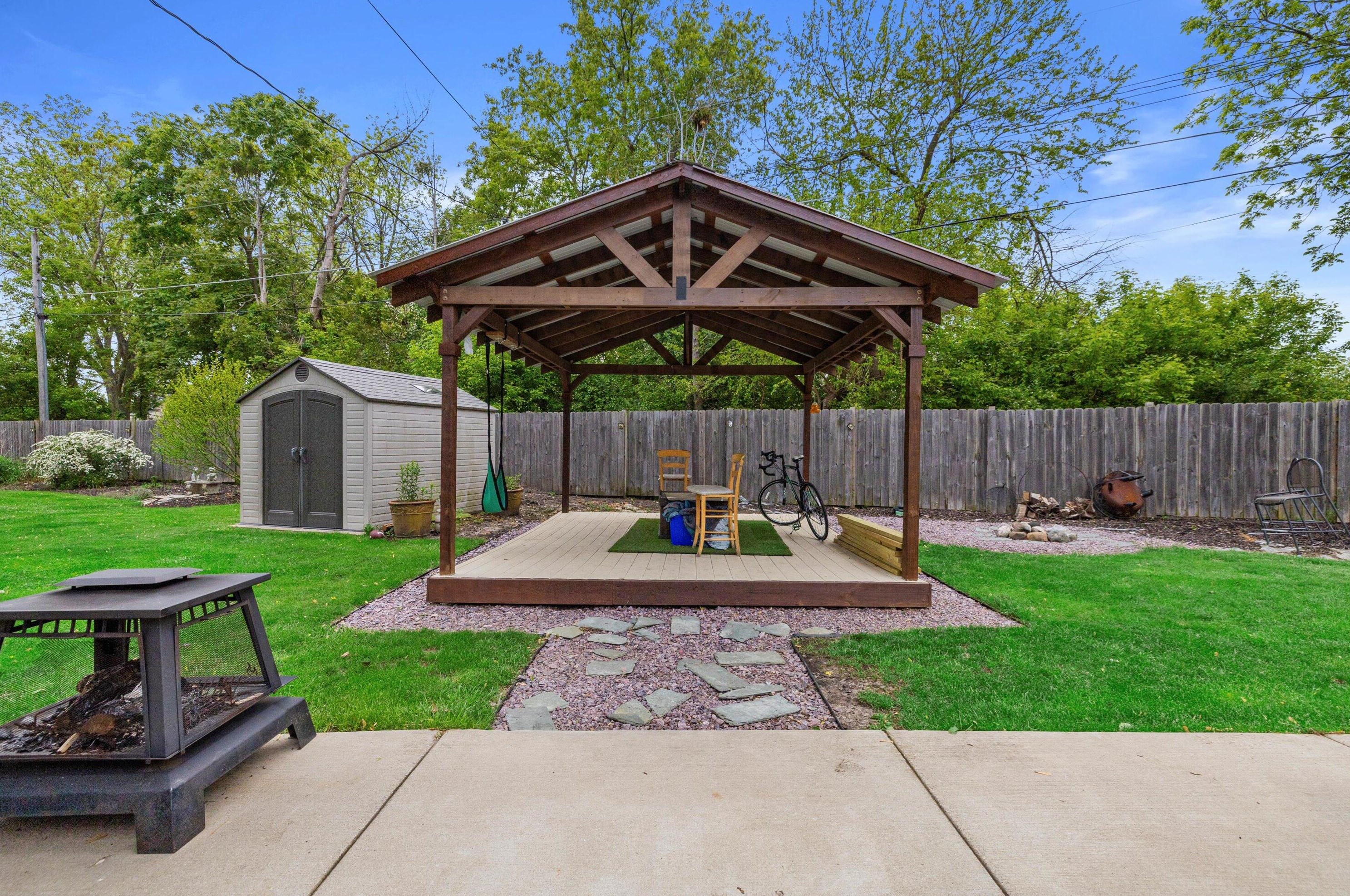 4826 Wedgewood Dr, Racine WI  53402-2432 exterior
