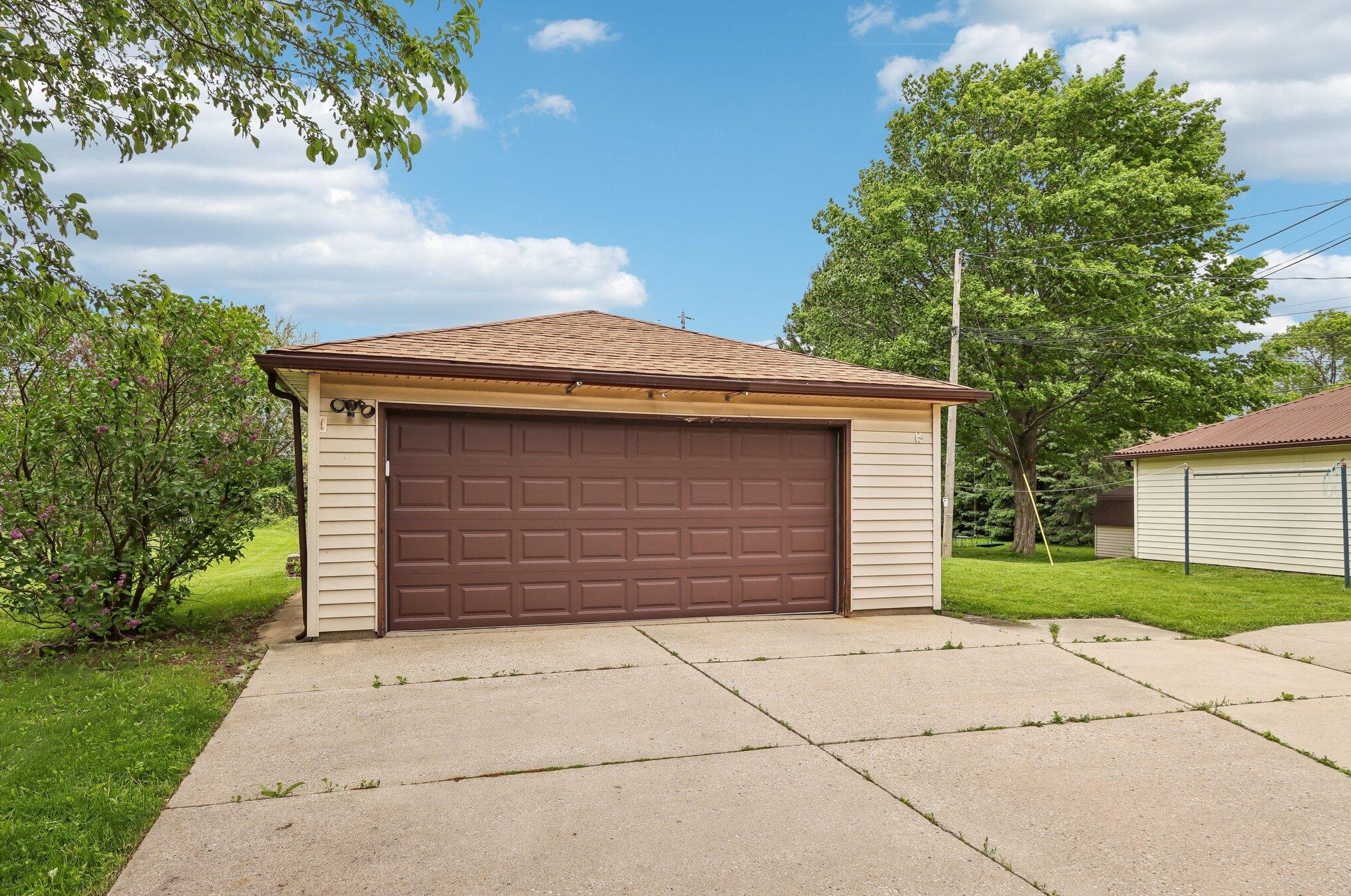 4029 Nevada St, Milwaukee WI 53207-2828 exterior