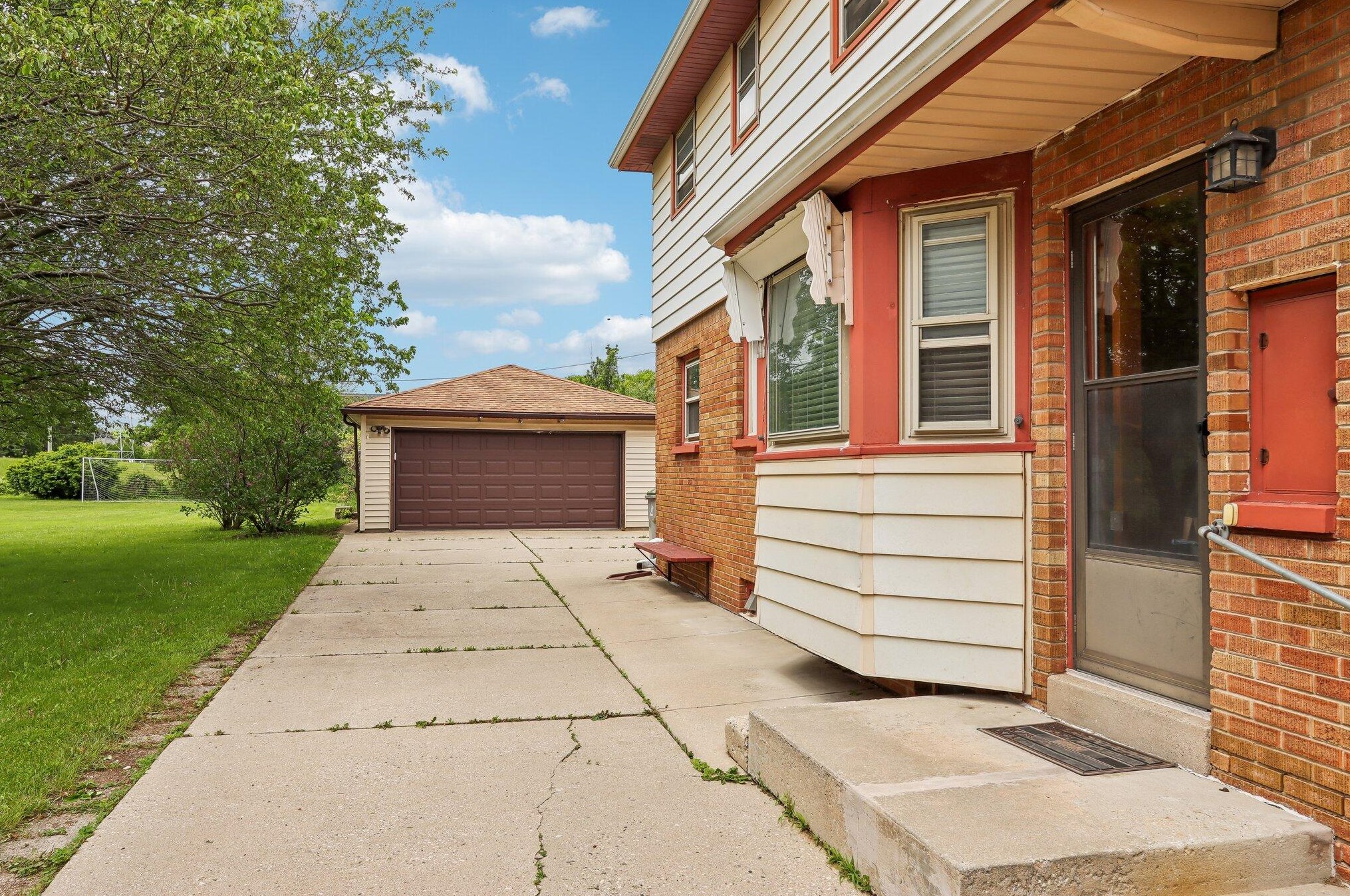 4029 Nevada St, Milwaukee WI 53207-2828 exterior