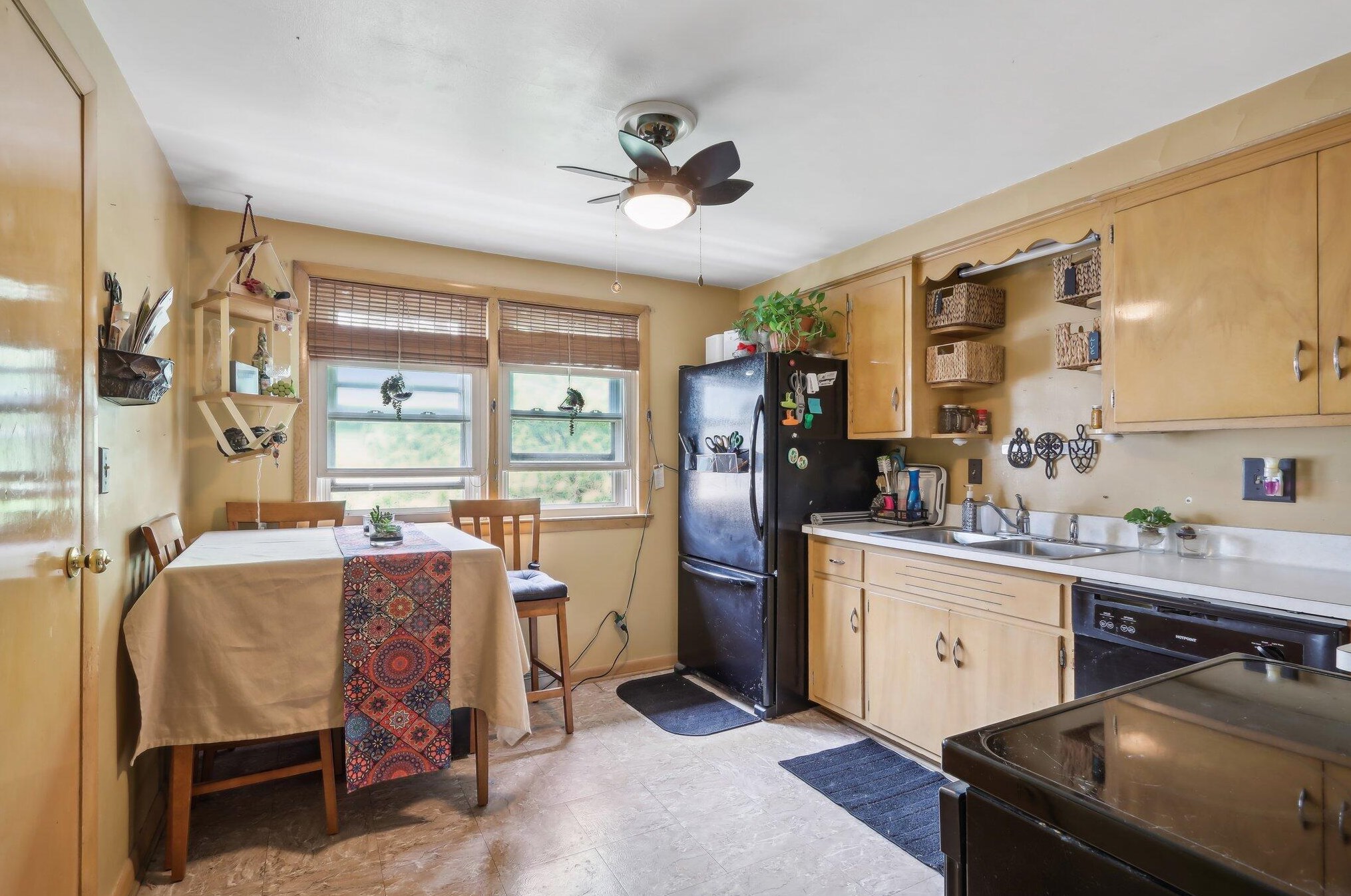 4029 Nevada St, Milwaukee WI 53207-2828 exterior