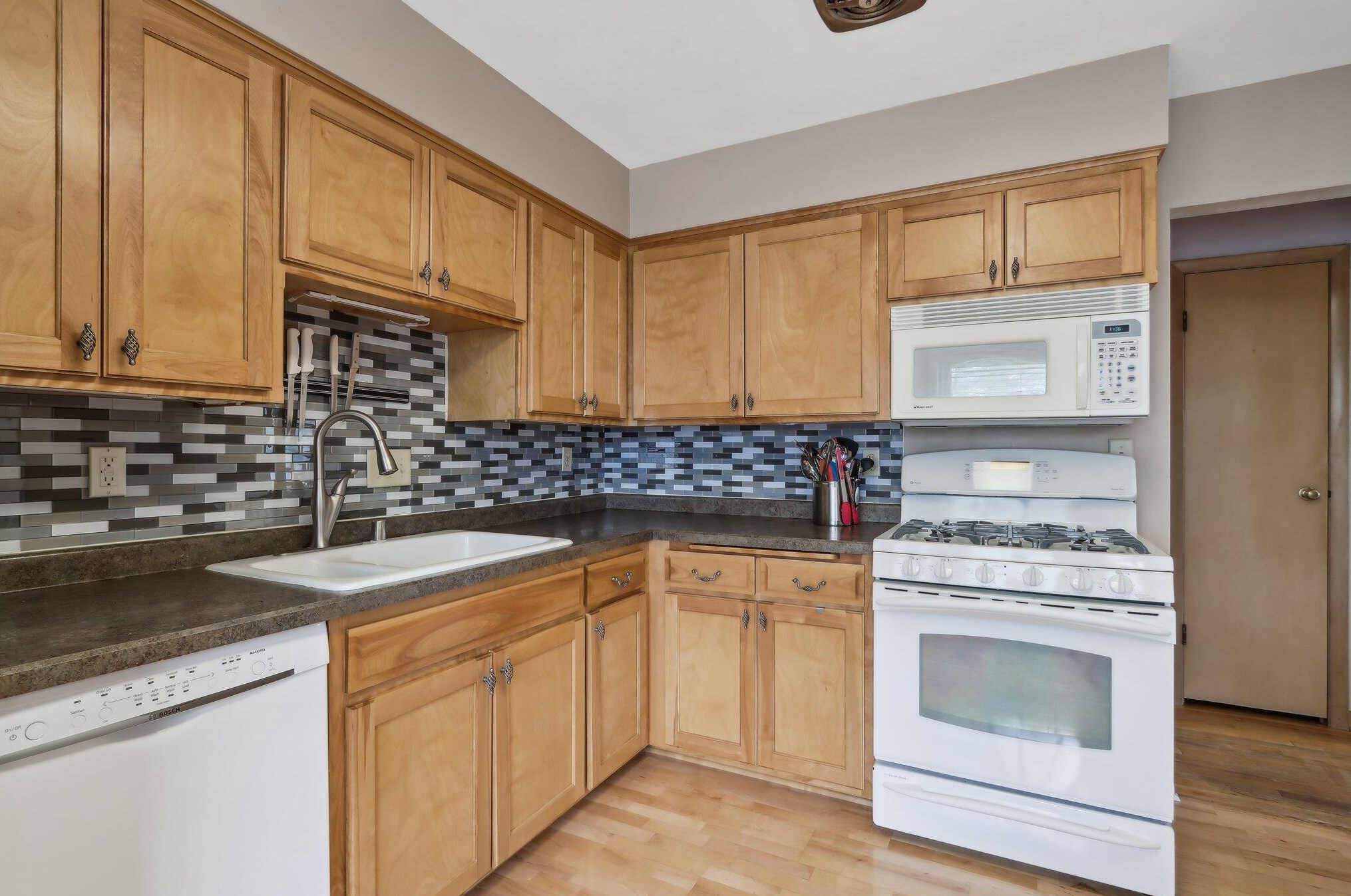 4029 Nevada St, Milwaukee WI 53207-2828 exterior