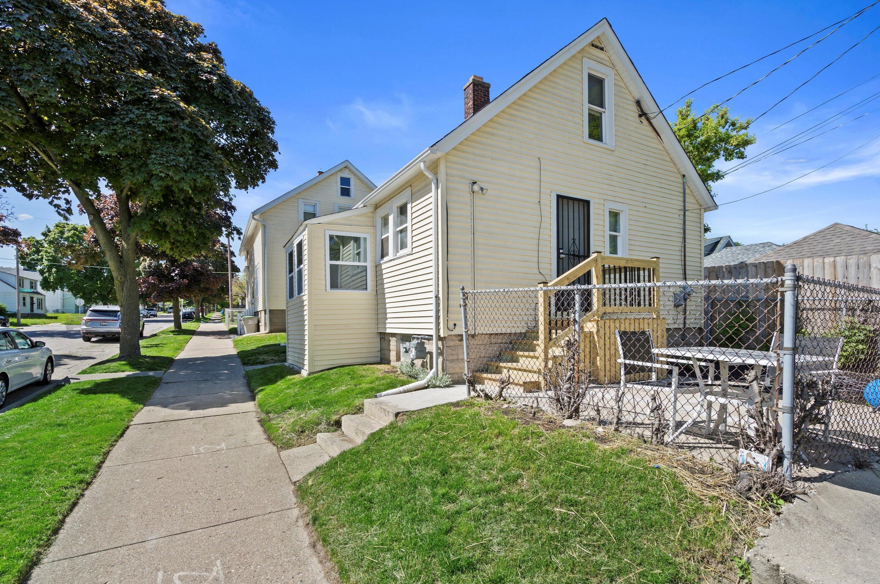 1400 Congress St, Milwaukee WI 53209-6417 exterior