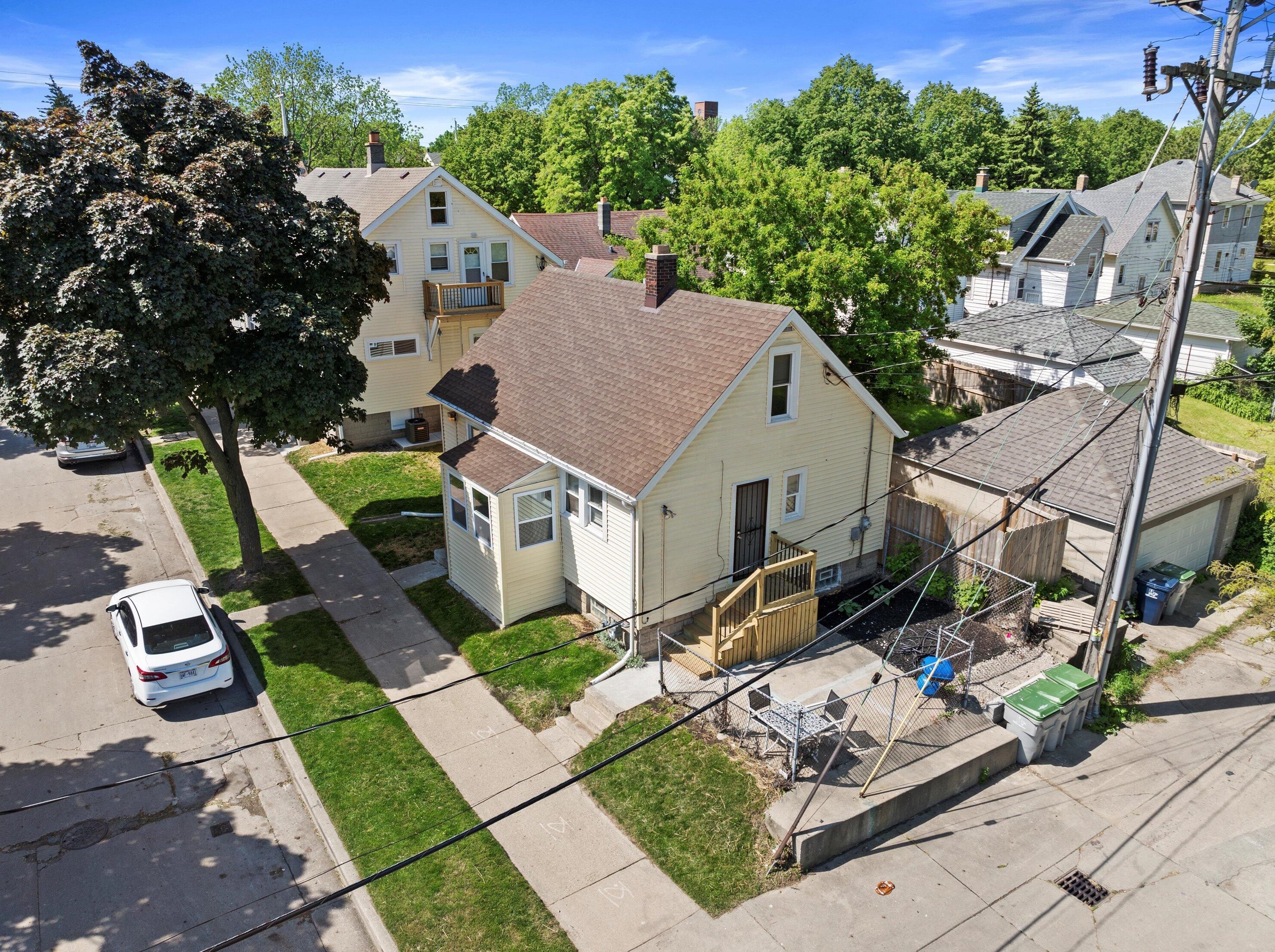 1400 Congress St, Milwaukee WI 53209-6417 exterior