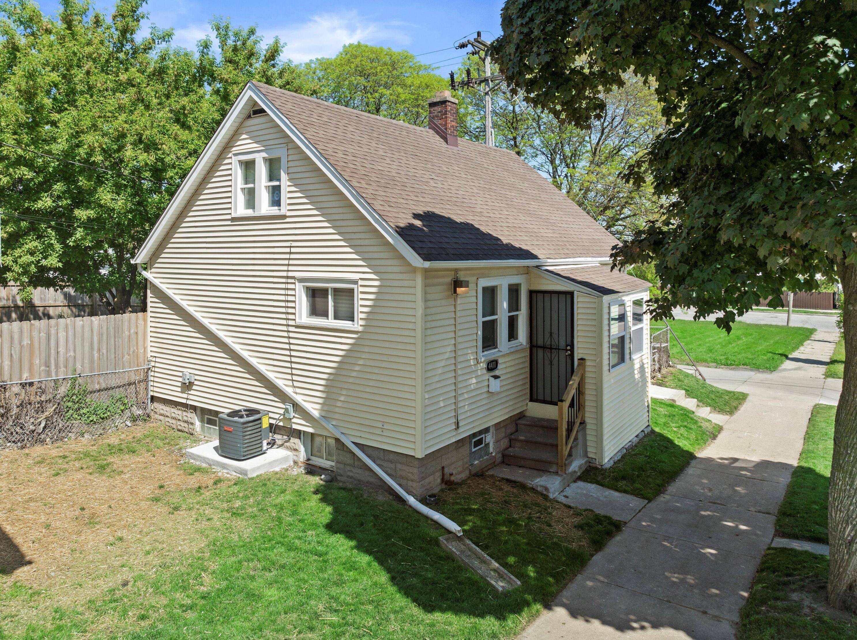 1400 Congress St, Milwaukee WI 53209-6417 exterior