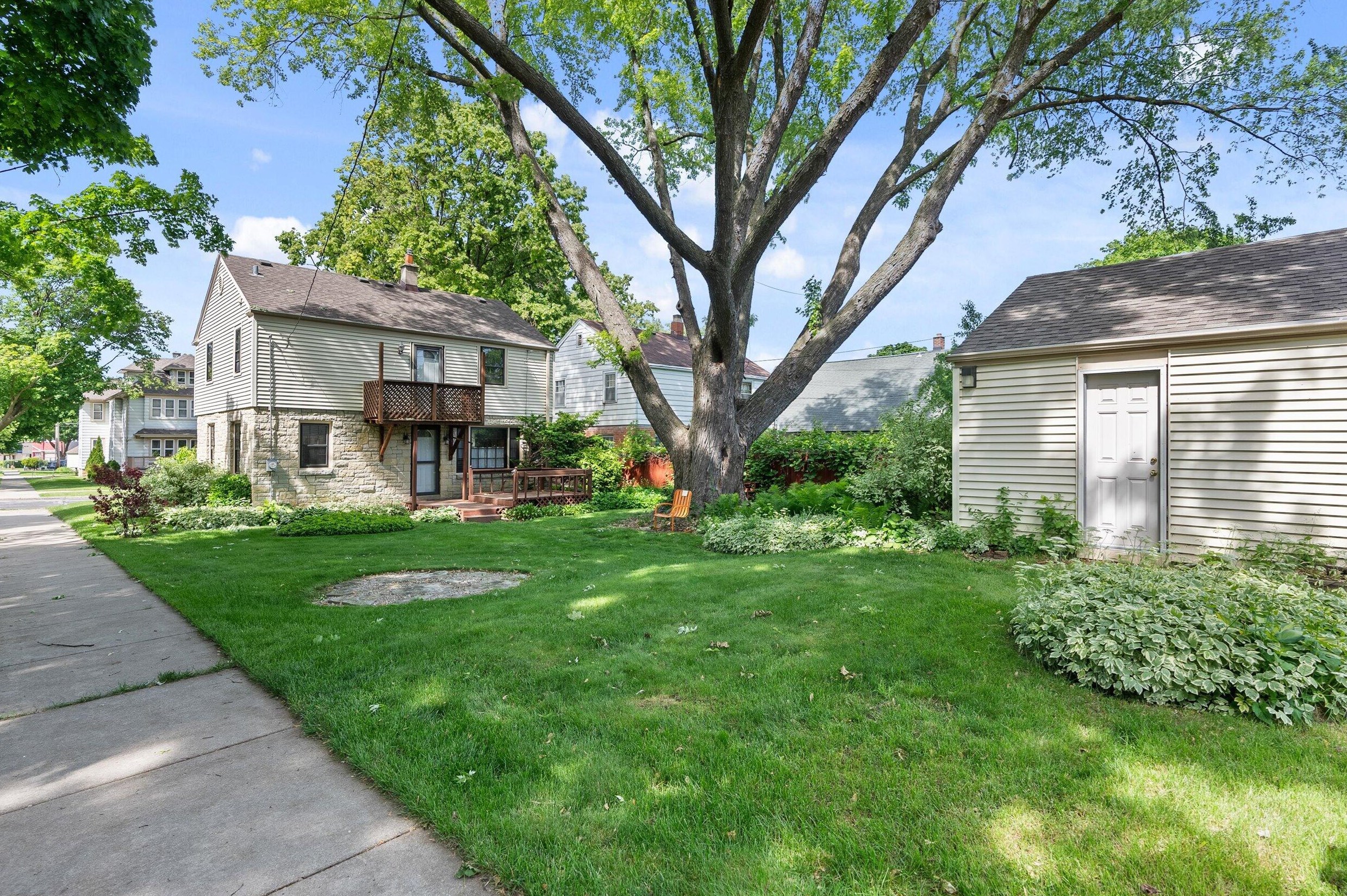 6333 Chambers St, Milwaukee WI 53210-1457 exterior