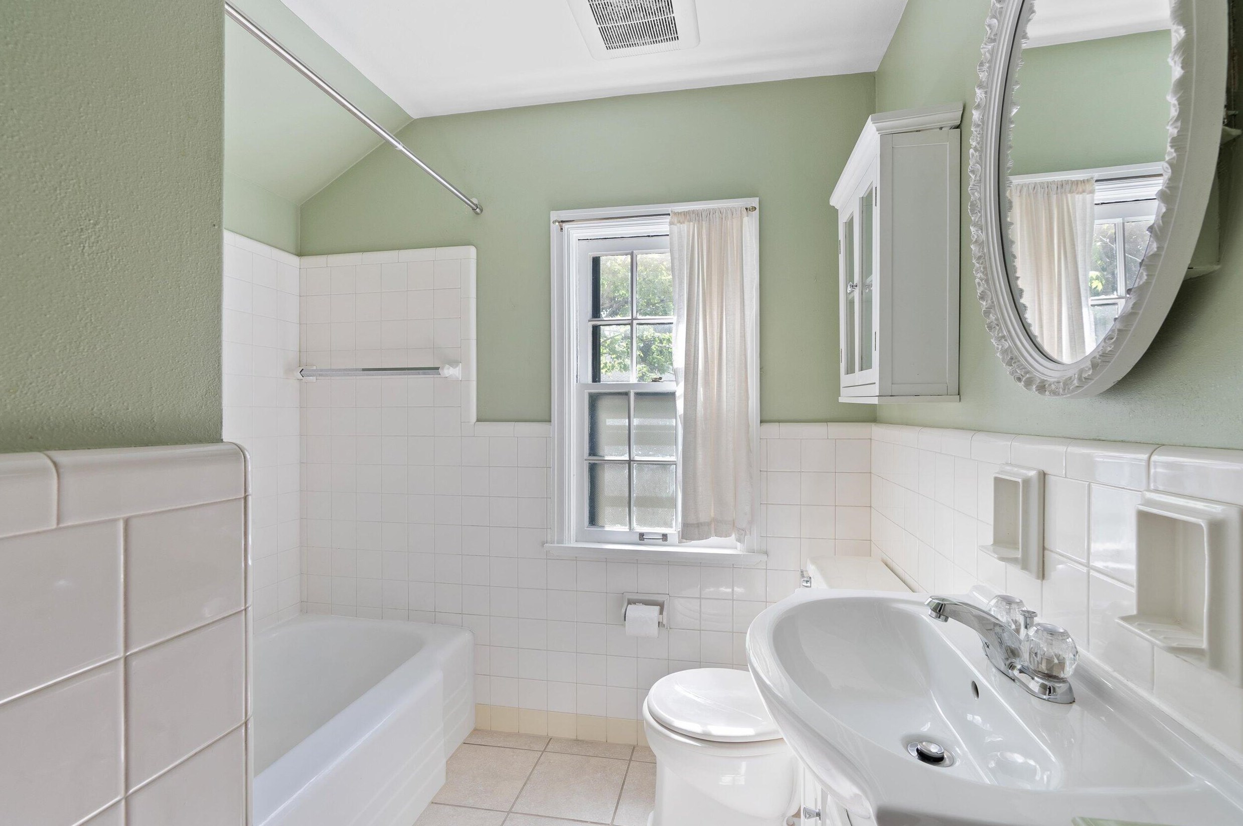 6333 Chambers St, Milwaukee WI 53210-1457 exterior