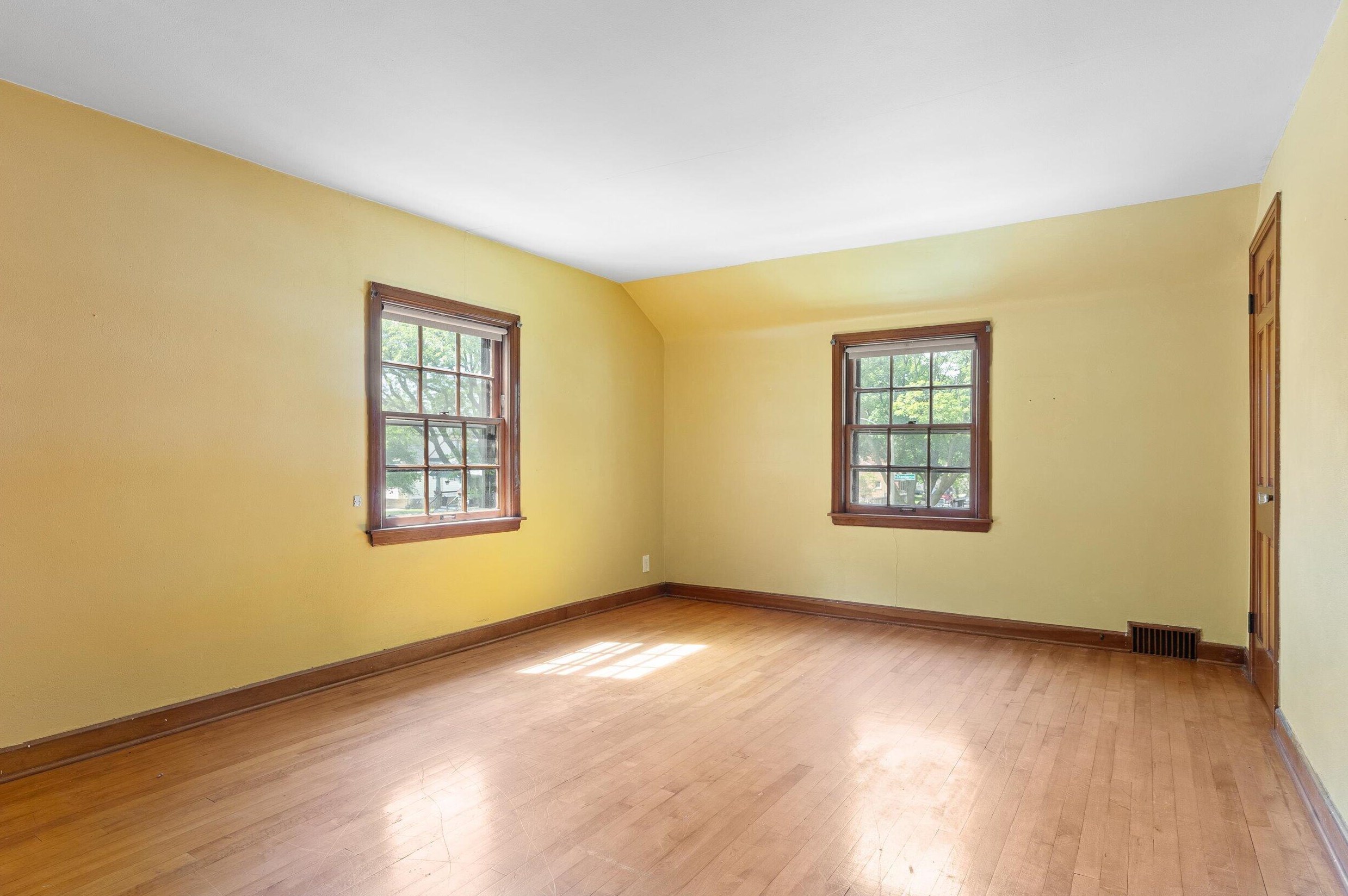 6333 Chambers St, Milwaukee WI 53210-1457 exterior