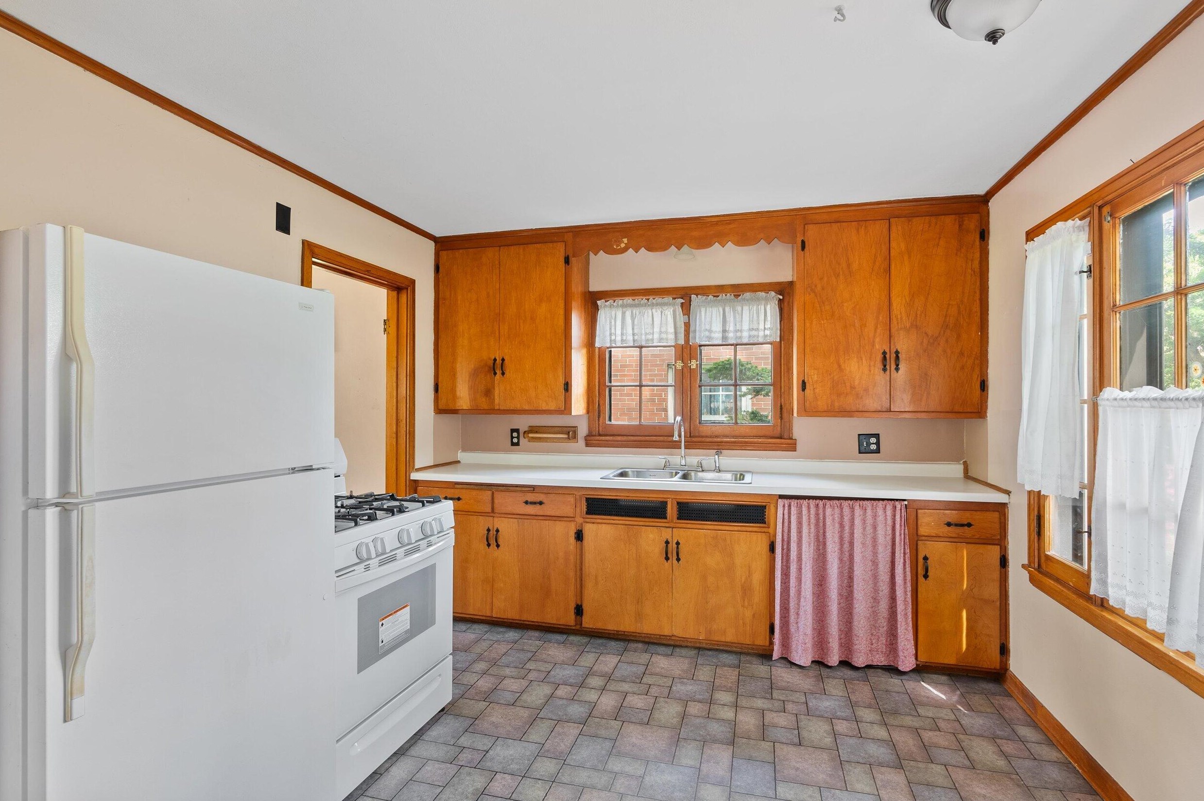 6333 Chambers St, Milwaukee WI 53210-1457 exterior