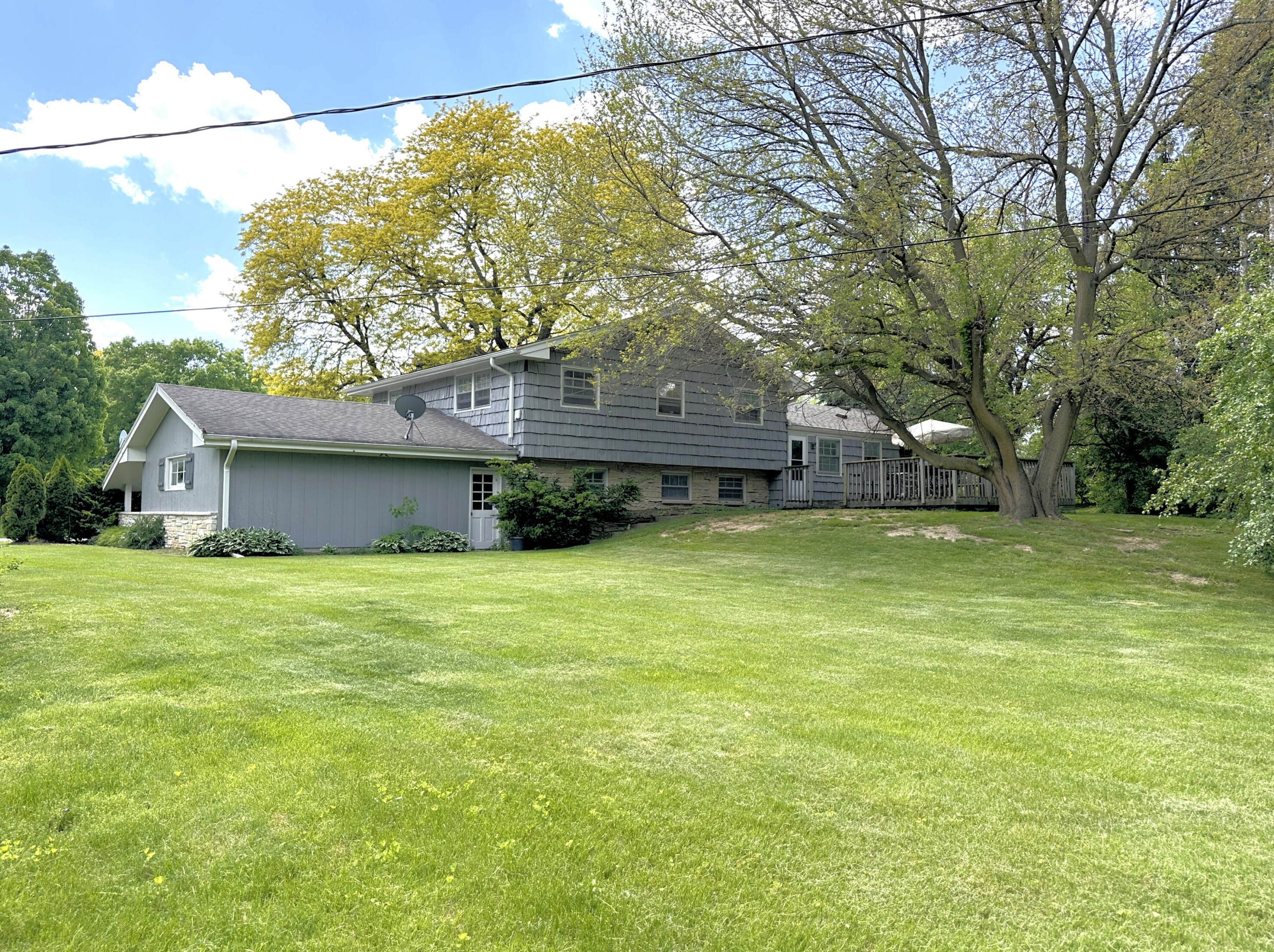 2520 Kenboern Dr, Milwaukee WI 53209-1836 exterior