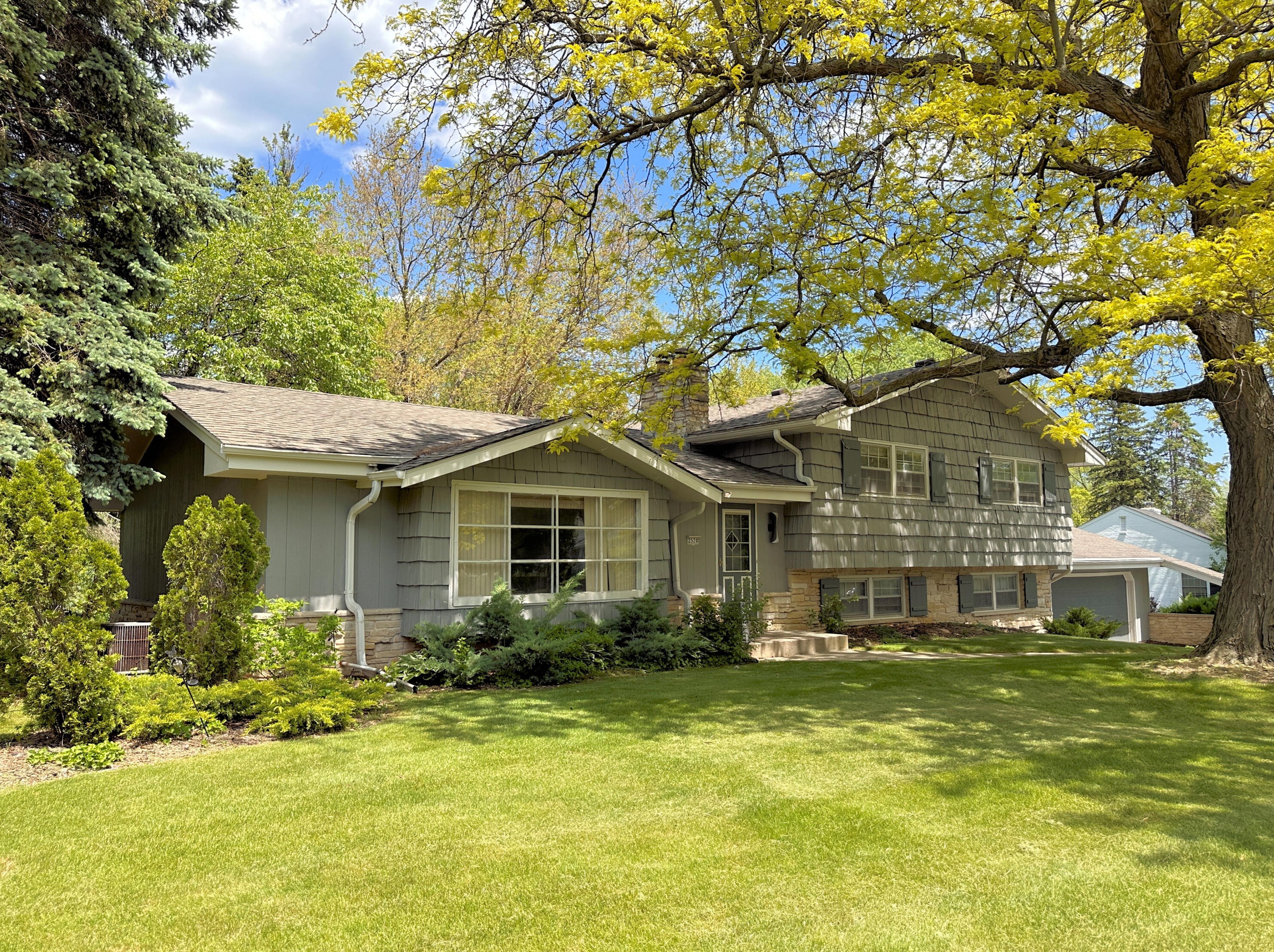 2520 Kenboern Dr, Milwaukee WI 53209-1836 exterior