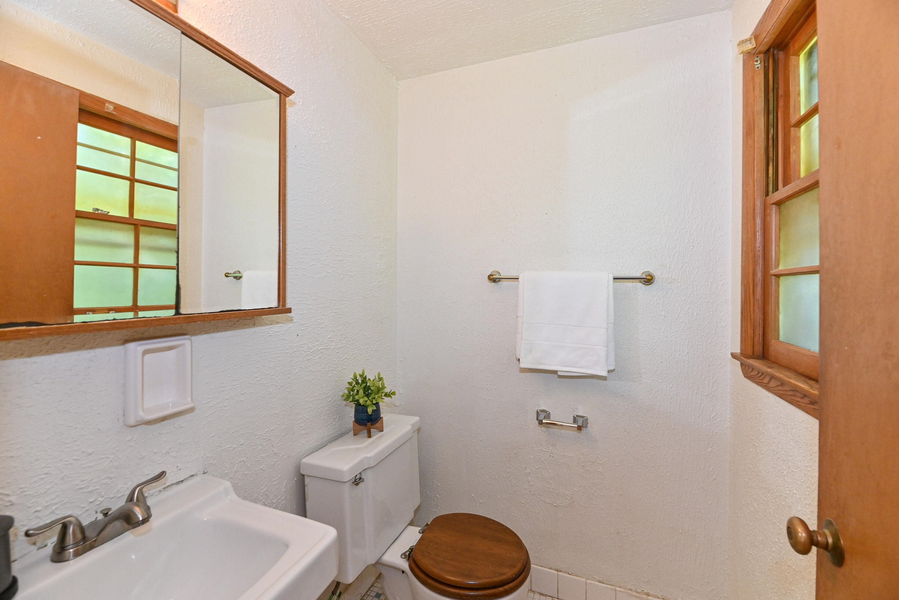 2520 Kenboern Dr, Milwaukee WI 53209-1836 exterior